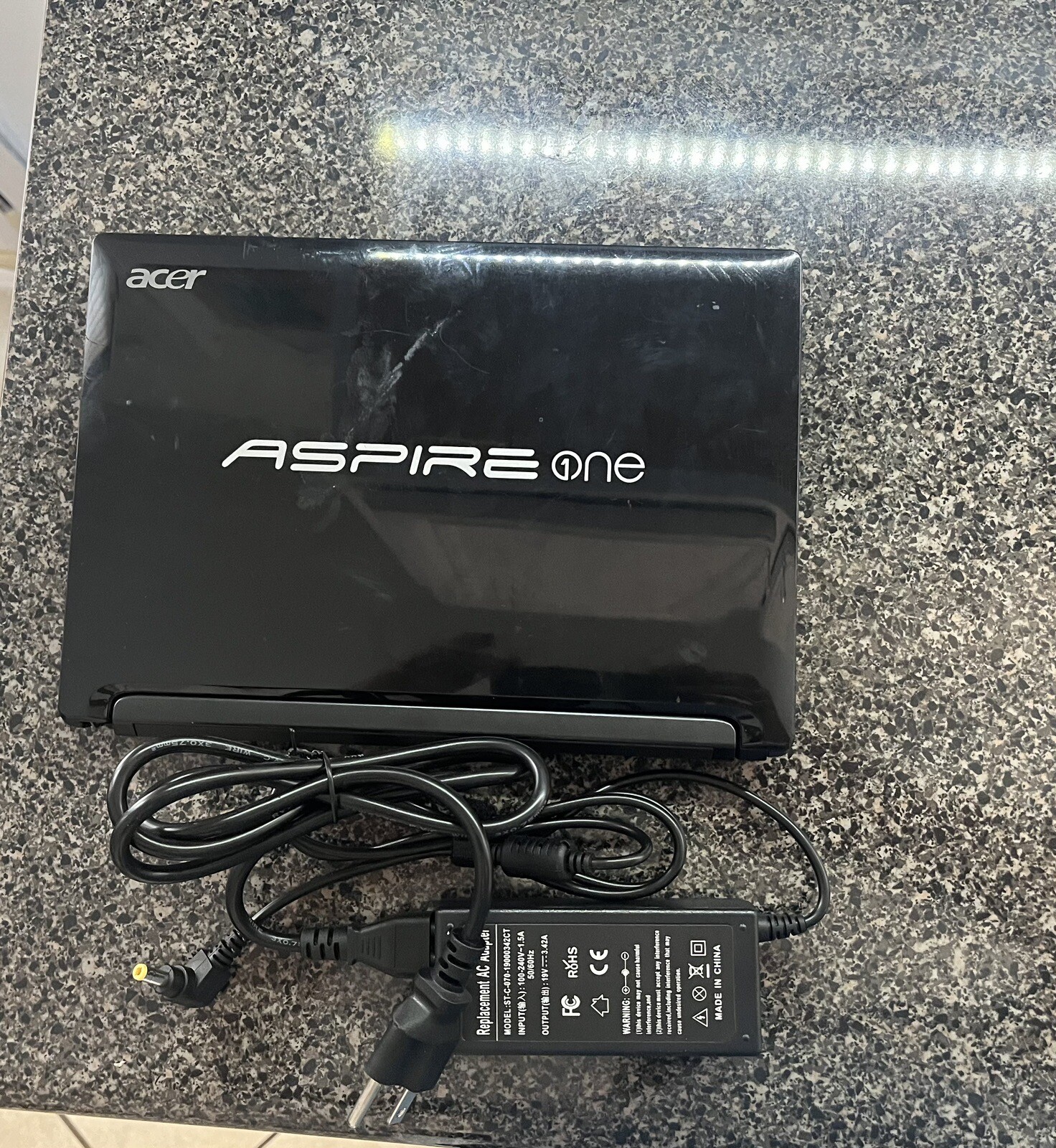 ACER Aspire One Mini Laptop Model ZG5 Blue NOT WORKING FOR PARTS