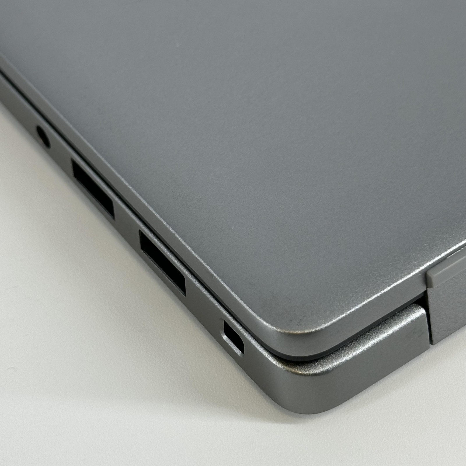 Dell Latitude 7450 14 FHD+ TOUCH 2.1GHz Ultra 7 165U 32GB 512GB SSD Very Good
