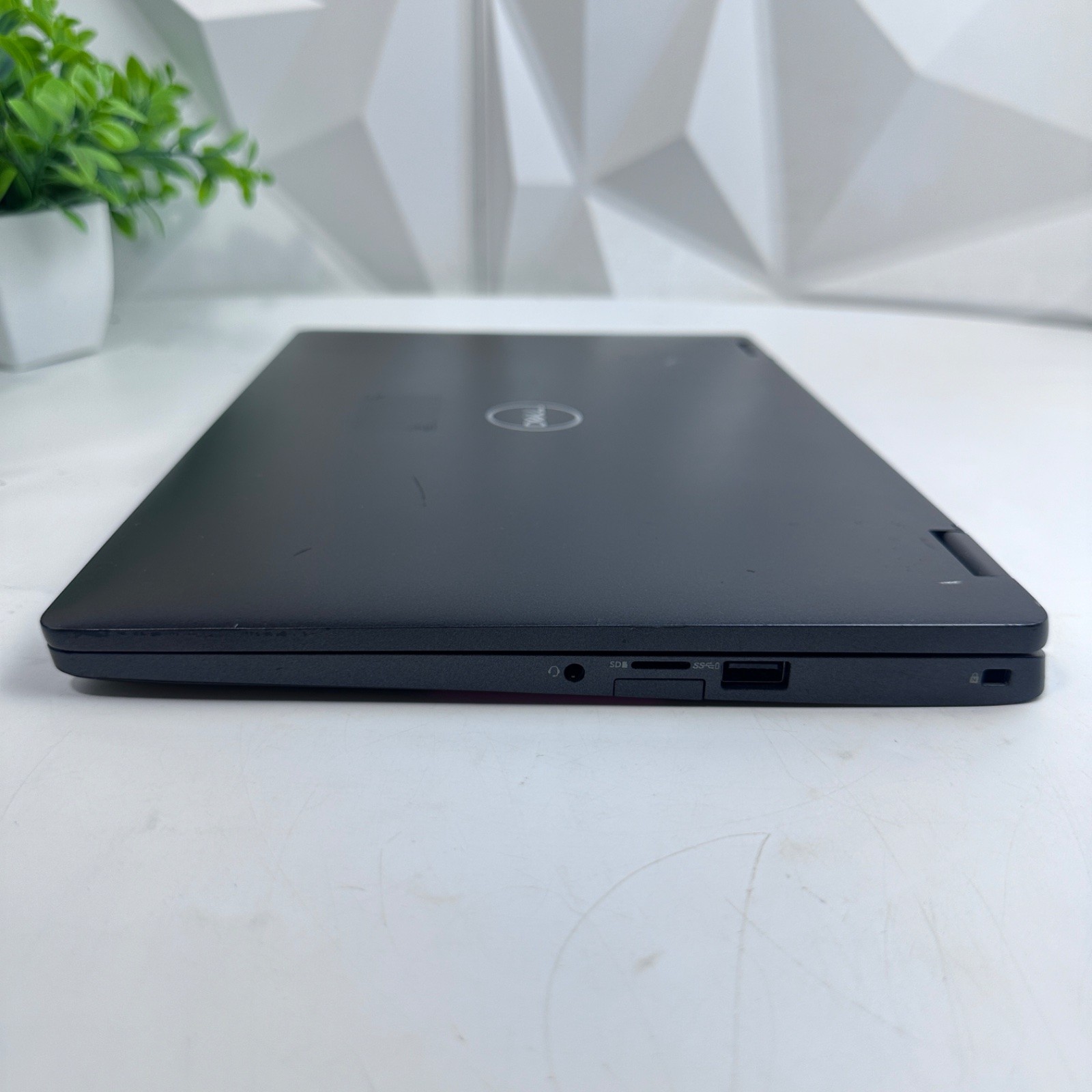 Dell Latitude 5300 2-in-1 13.3″ FHD Laptop, i7-8665U, 16GB RAM, 512GB SSD