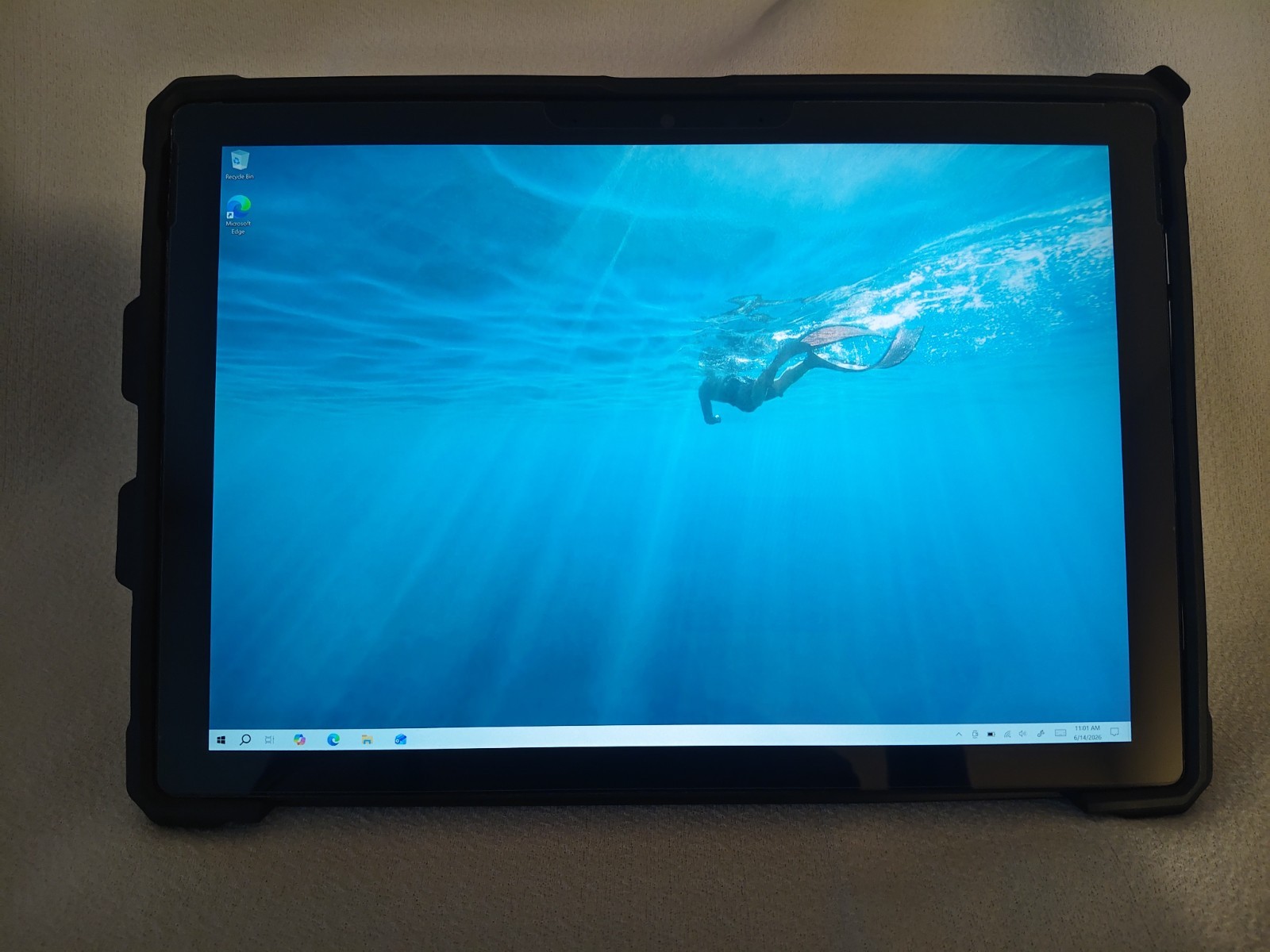 Microsoft Surface Pro 7 i7-1065G7, 16gb RAM 256gb SSD with Gift package