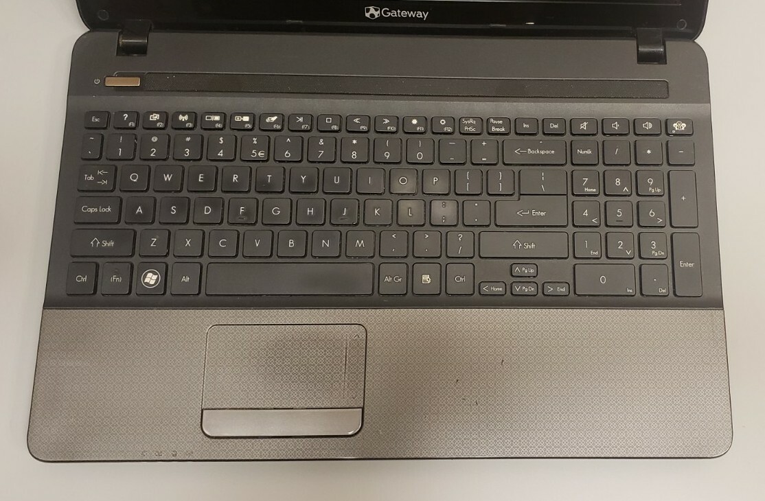GATEWAY NV55517u 1.9GHz AMD A4-3300M HD GRAPHICS 3GB RAM 320GB HDD WIFI LINUX