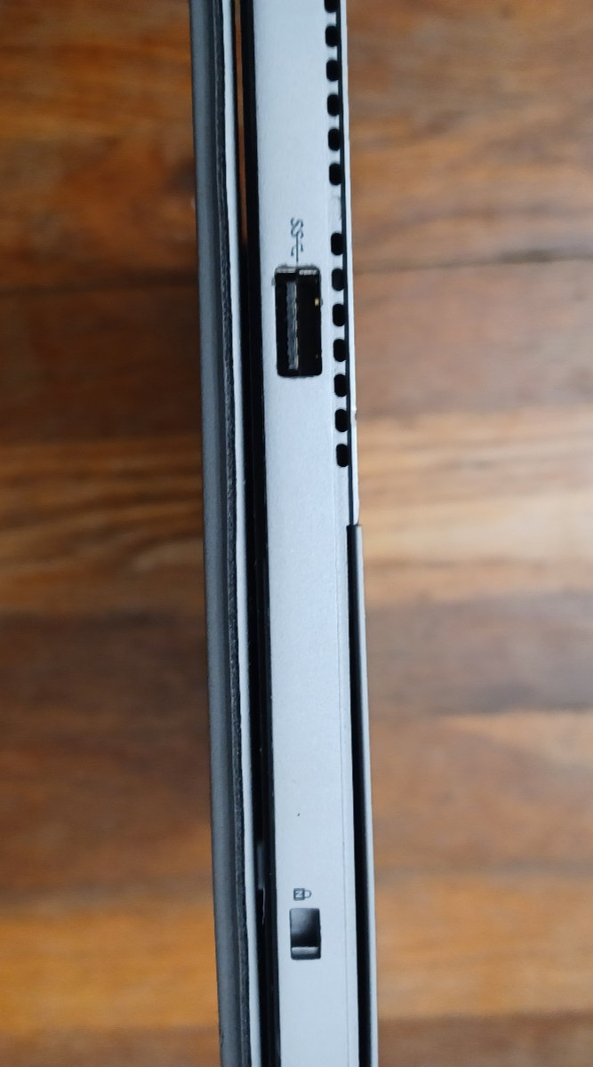 Dell Latitude 7200 2-in-1 i7-8665U 16GB RAM 512GB SSD. No AC Adapter