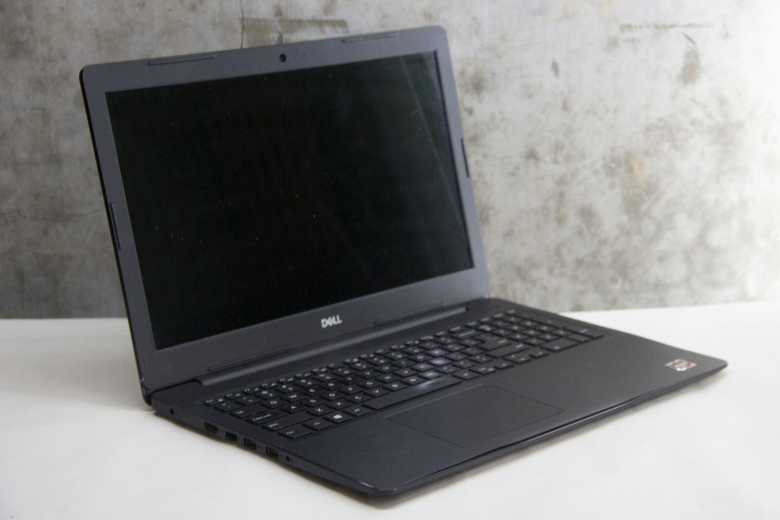 Dell Inspiron 3585 15″ Laptop, Ryzen 3, NO RAM, NO SSD/OS, AS IS FOR PARTS