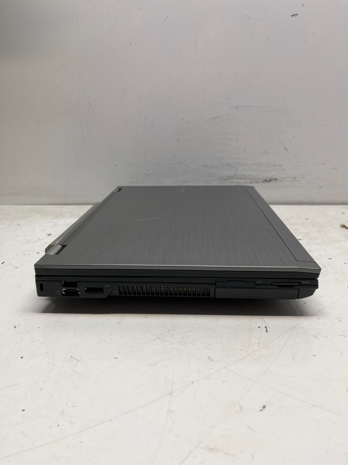 Dell Latitude E6510 Intel Core i7 Q740 1.73GHz 8GB NO HDD