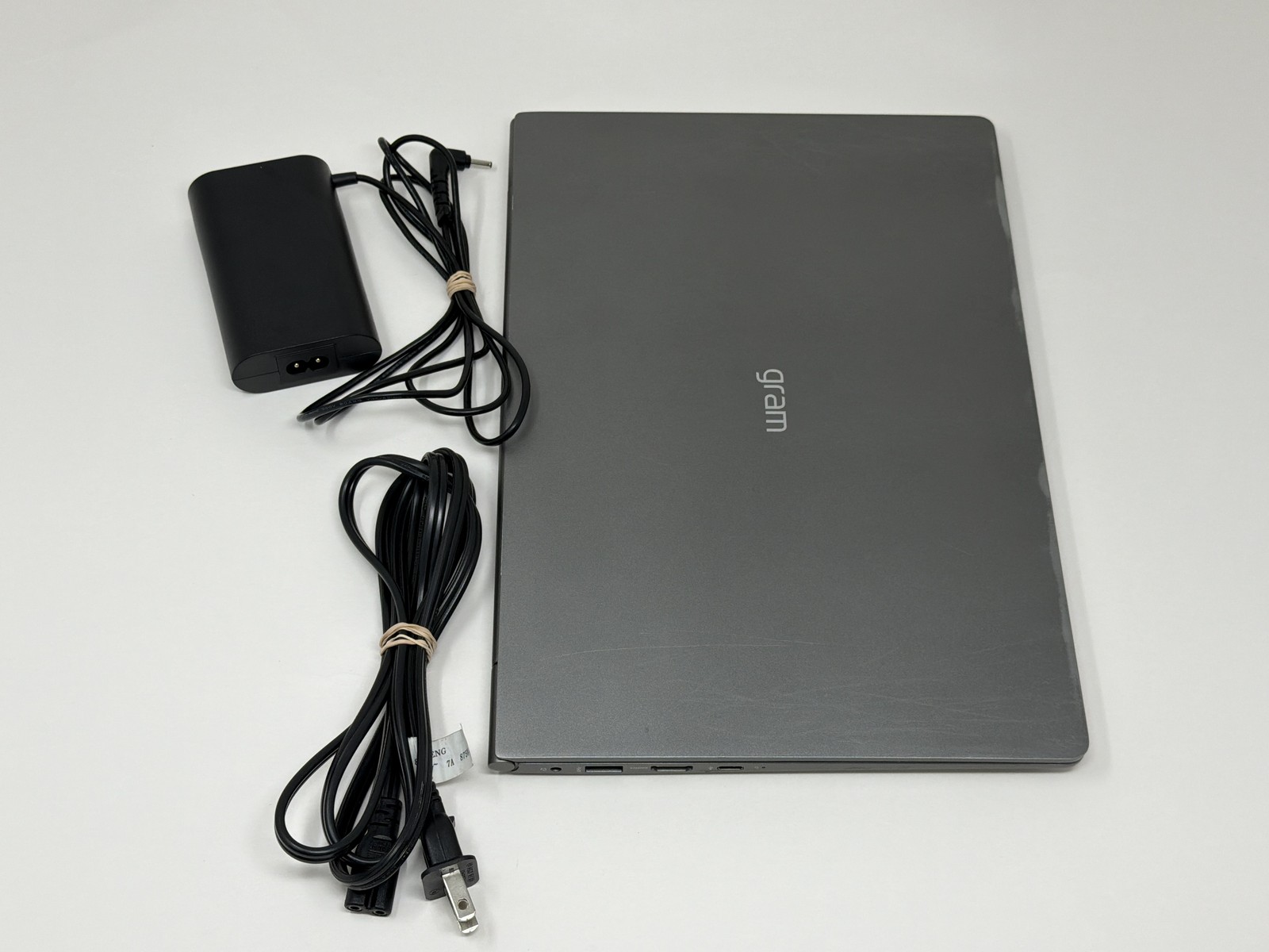 LG Gram 13Z990 13in Intel Core i5-8265 1.60Ghz 8GB RAM 256GB SSD Laptop Good