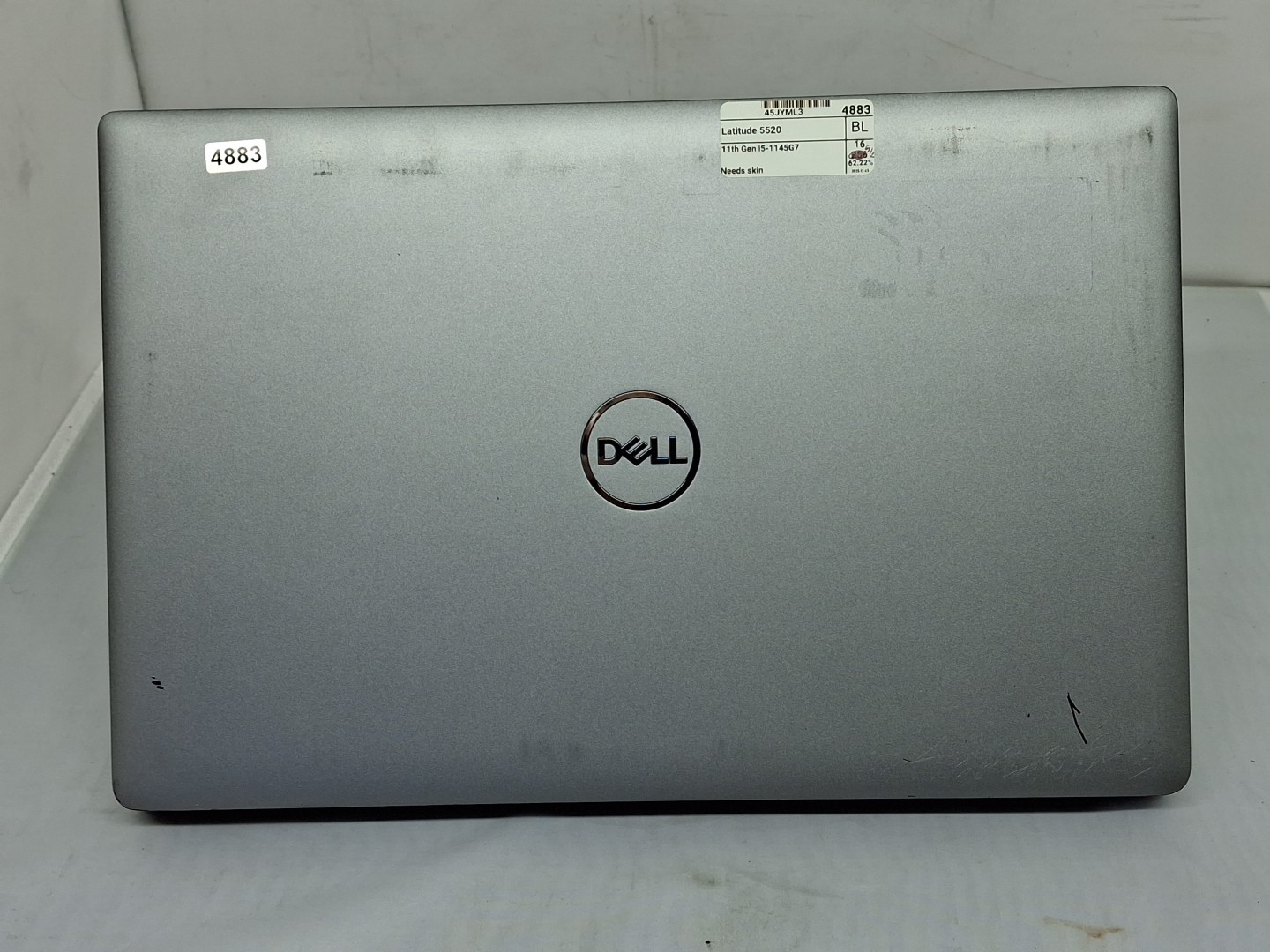 Dell Latitude 5520 – i5-1145G7 – 512GB, 16GB, Windows 11, 15.6″ – Scratches