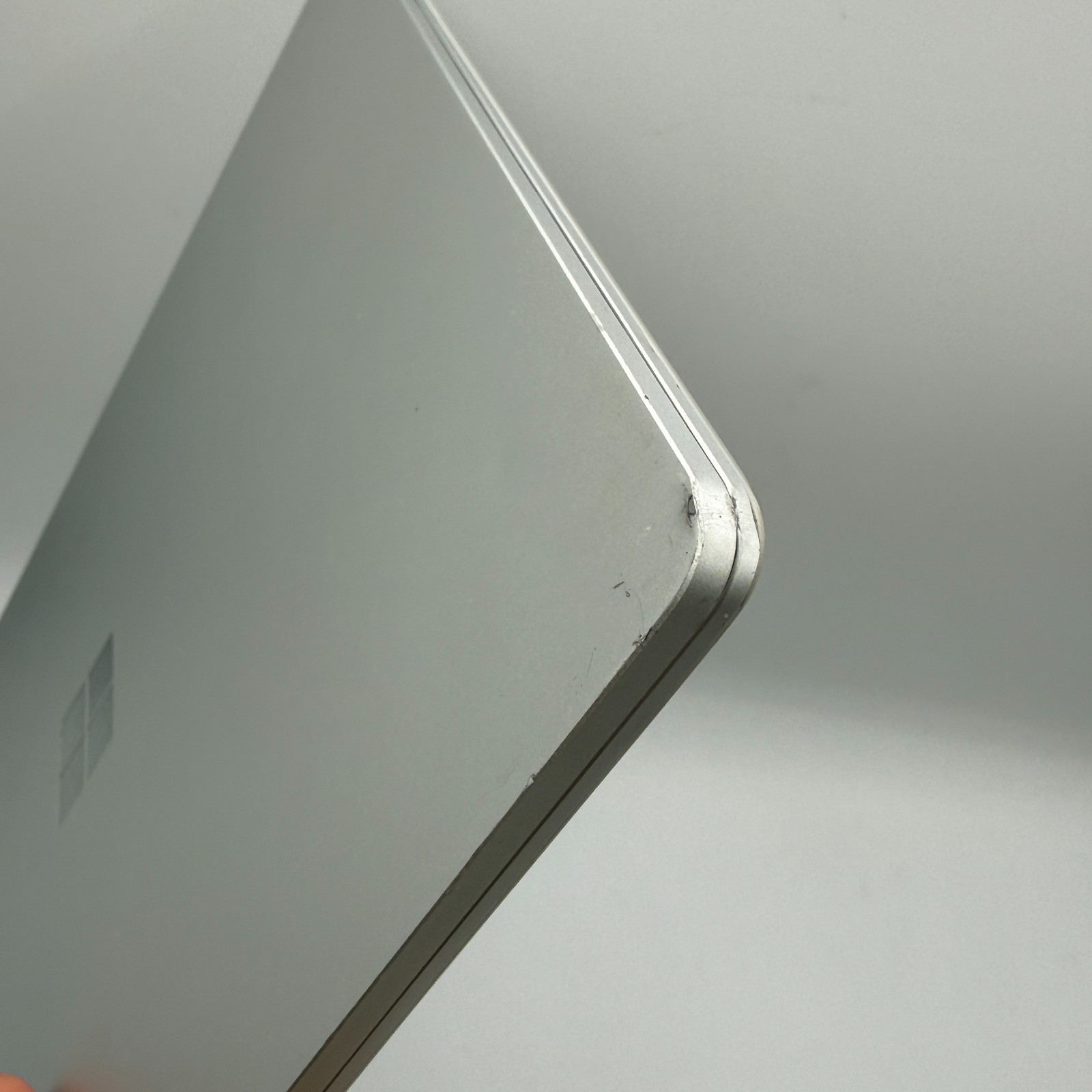 Microsoft Surface Laptop Go 1943 12.4″ i5-1035G 1 1.0GHz 4GB RAM 64GB SSD