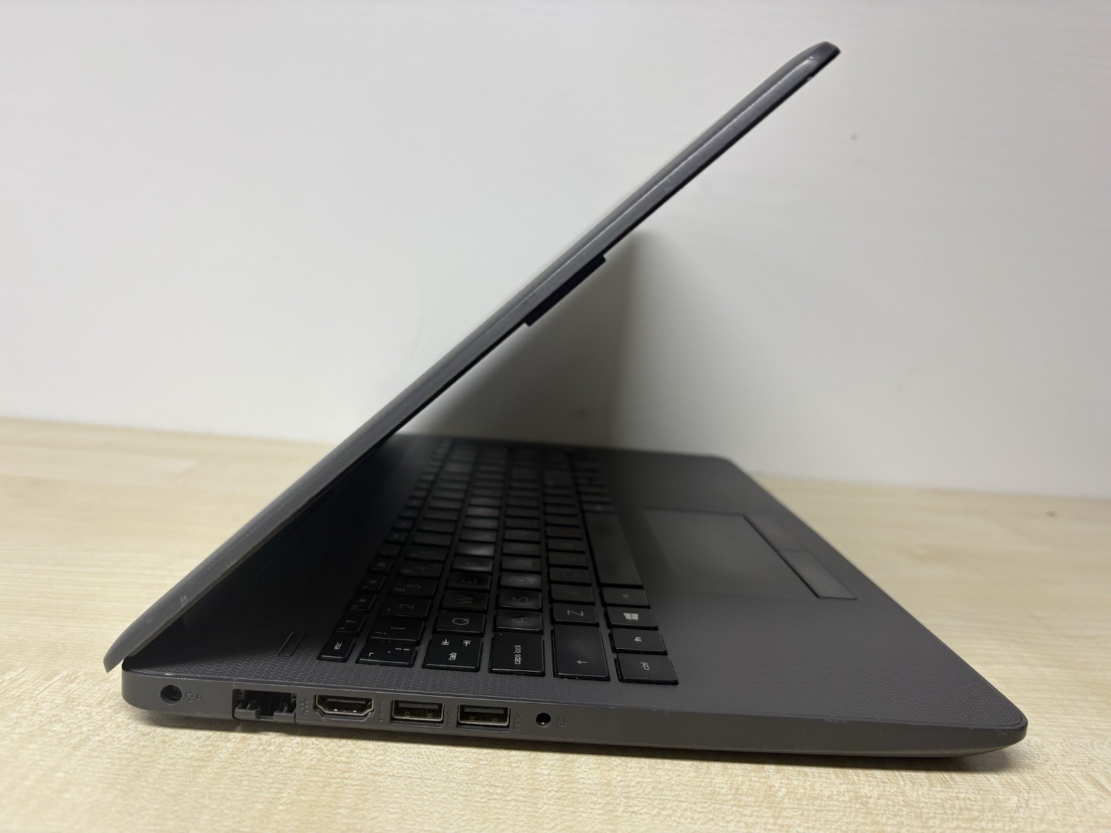 HP 255 G7 AMD Ryzen 3 2200U Radeon Vega 2.5GHz 15.6″ 8GB 256GB SSD Win 10 READ