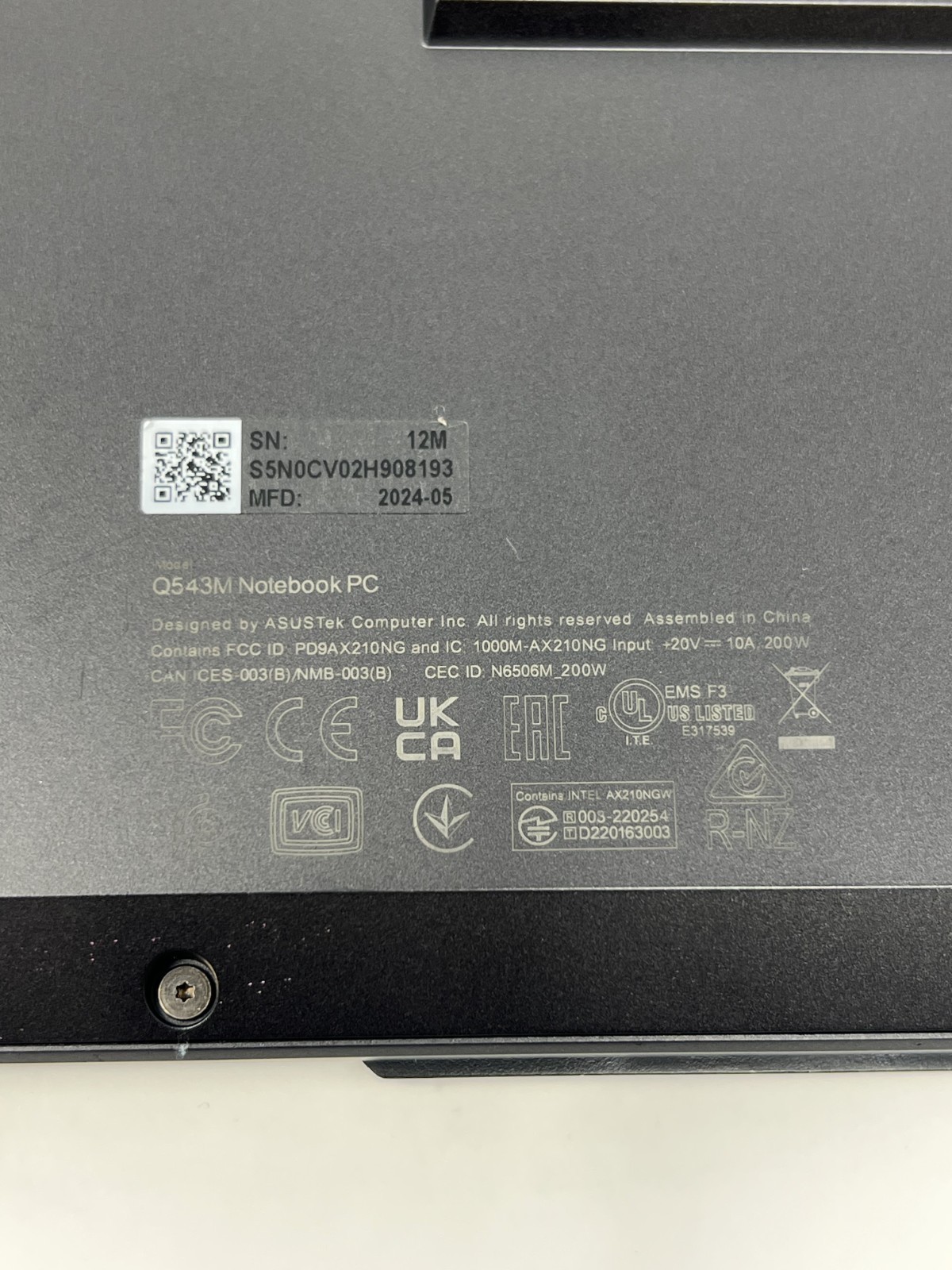 ASUS Vivobook Pro 15 Q543M Ultra 9 185H 24GB 2TB RTX 3050 OLED Dents