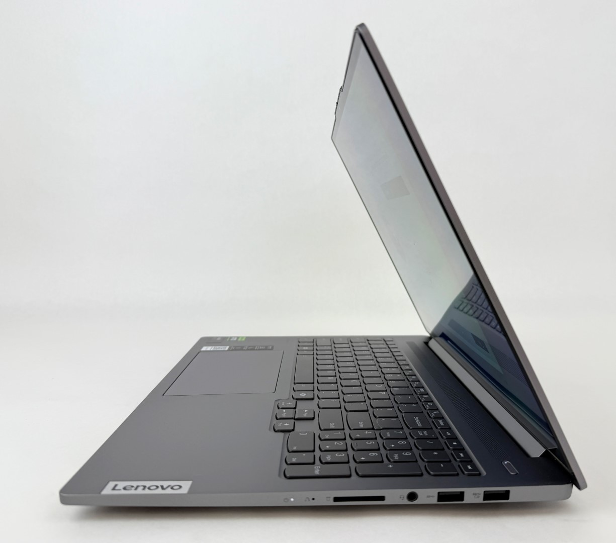 Lenovo IdeaPad Pro 5i 16″ 2048×1280 OLED Touch Ultra 9 185H 32GB 1TB 4050 Dent