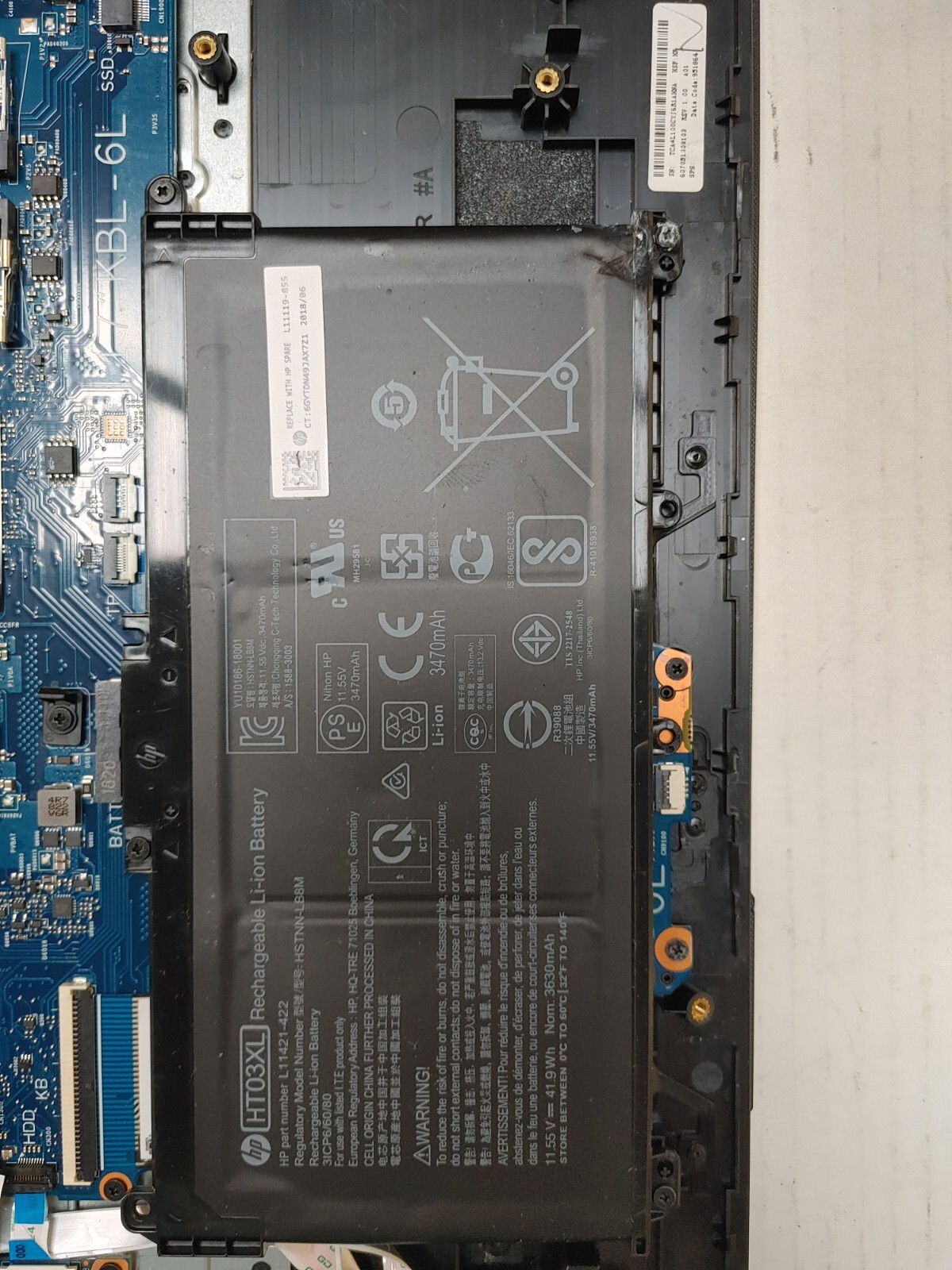 HP 17-by0xxx Core i3-8130U@ 2.20GHz , NO RAM ,NO HD , Bad screen ,for parts only