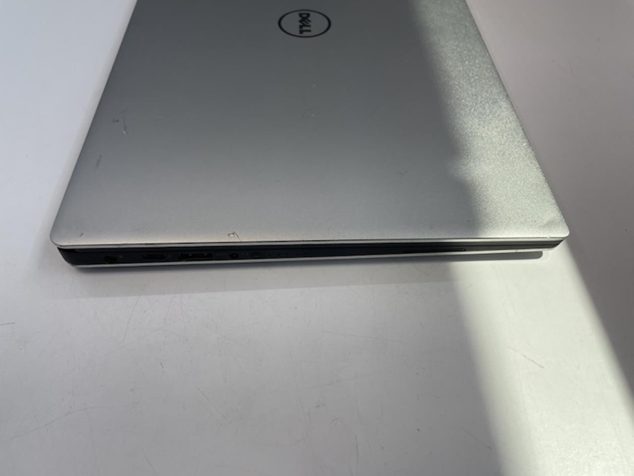 DELL XPS 13 9360 Laptop w/ Intel Core i7-8550U 1.80 GHZ + 8 GB | No HD / OS