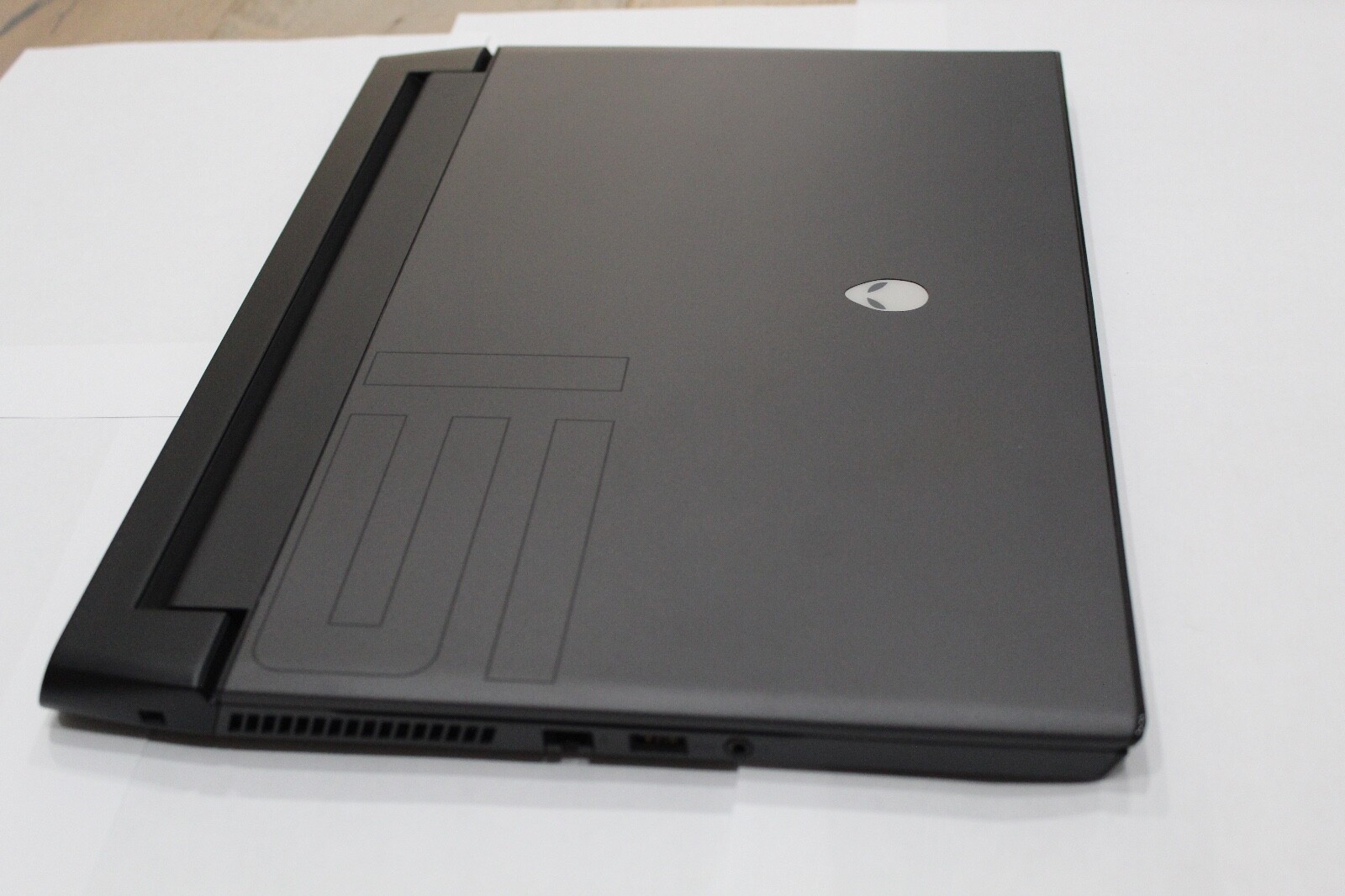Alienware m15 R2 Gaming Laptop (Intel i7 9th generation, 1TB, RTX 2080 Max-Q)
