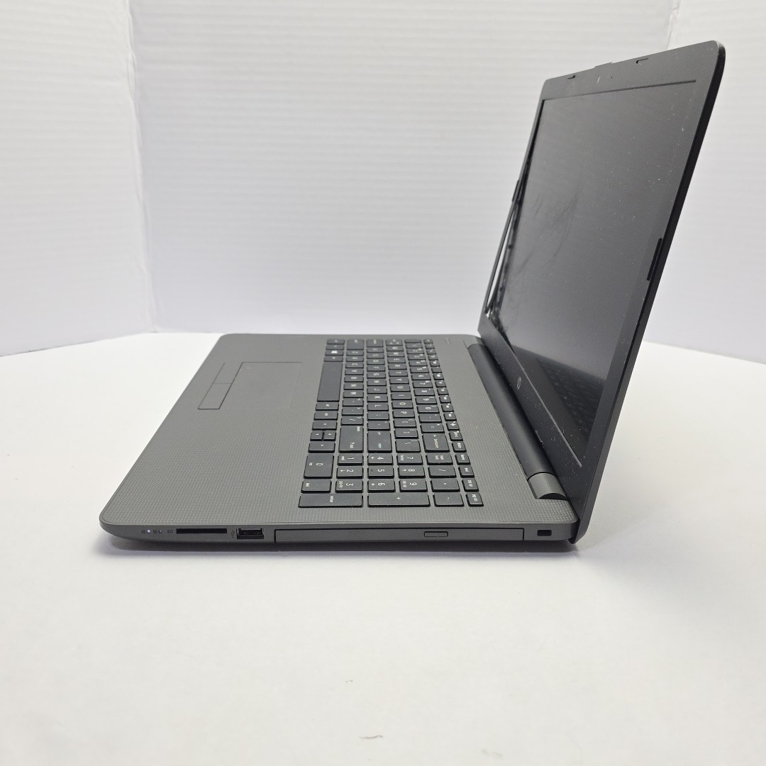 HP 255 G6-AMD A6-9220 RADEON R4, 5 COMPUTE CORES 2C+3G 2.50GH4GB Ram 500GB