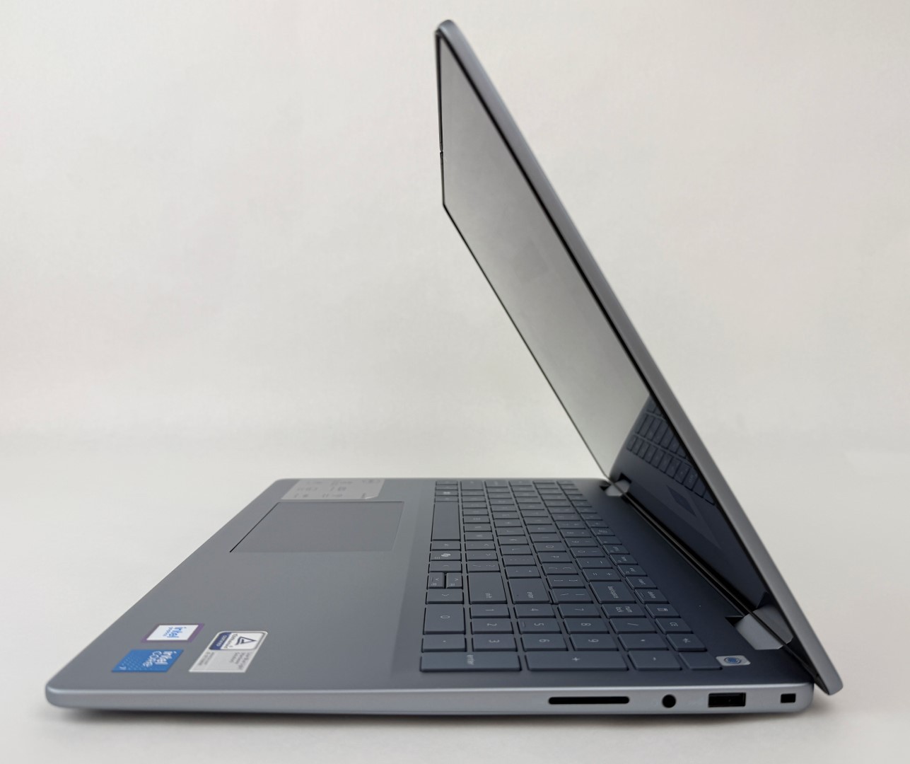 Dell Inspiron 5640 16″ 1920×1200 Touch Core 7 150U 32GB 1TB SSD W11H – Dent