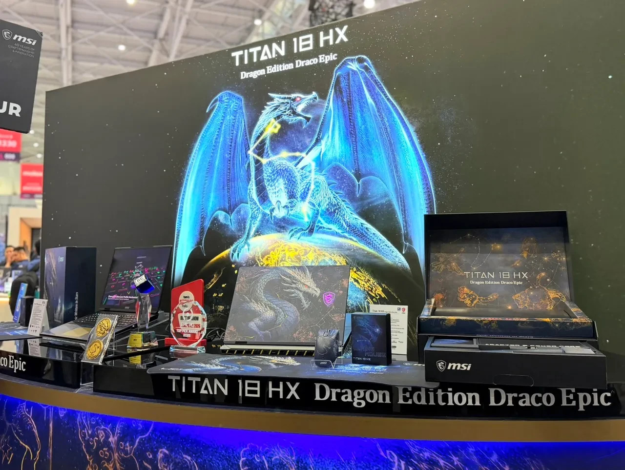 *40th Anniversary* MSI Titan 18 HX Dragon Edition Draco Epic U9-290HX Plus 5090