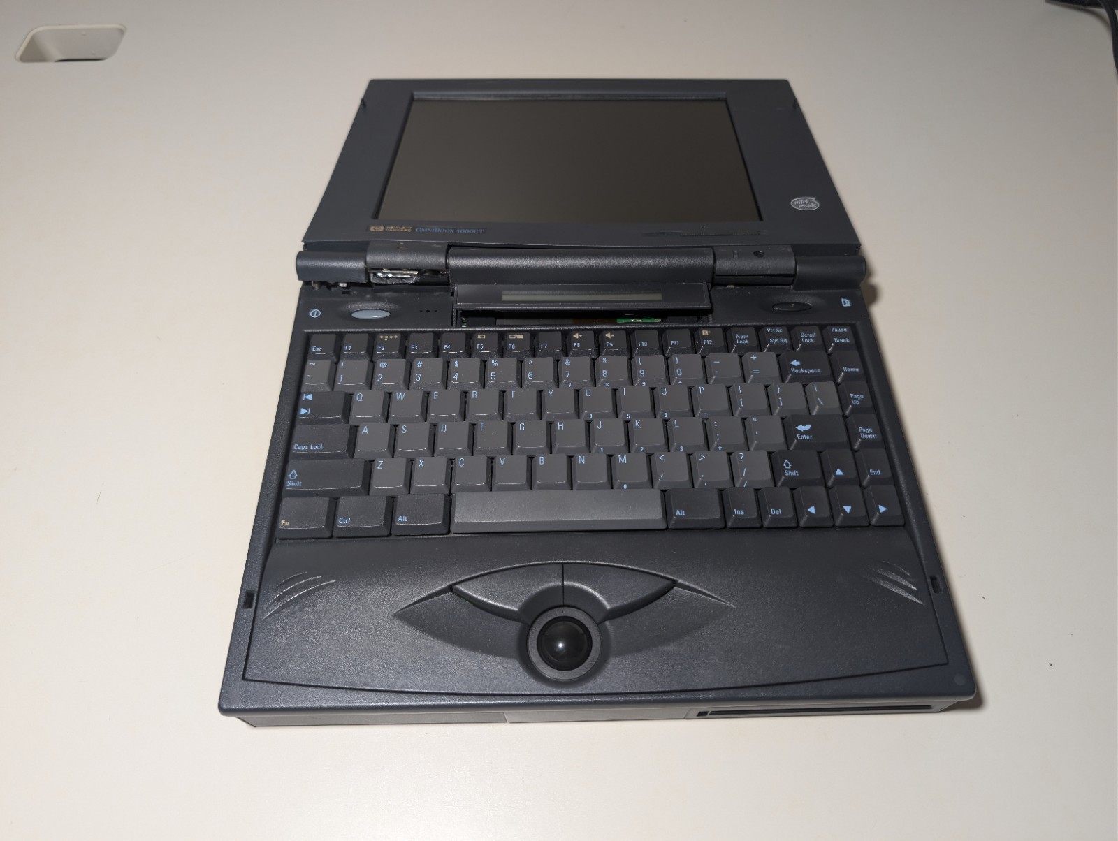 HP OMNIBOOK 4000CT | 486DX2-50Mhz | 16MB RAM | NO HDD Vintage Computing RARE