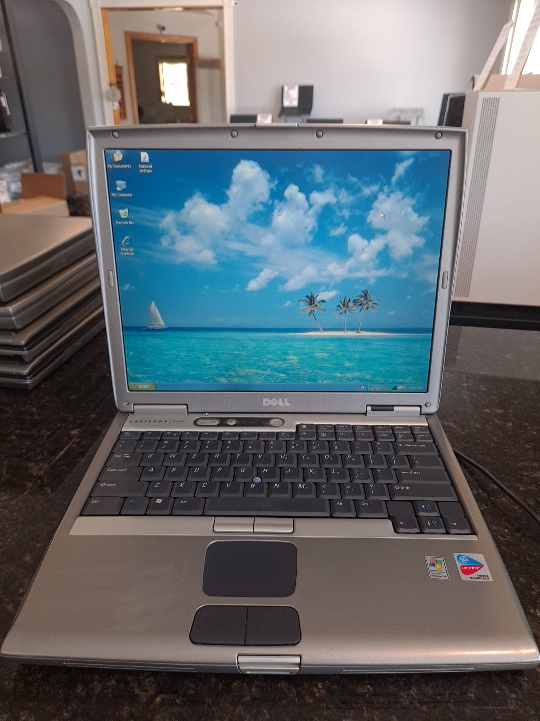 Dell Latitude D600 XP Pentium 1.6 GHz 512mb Ram 20 GB Hdd Win XP