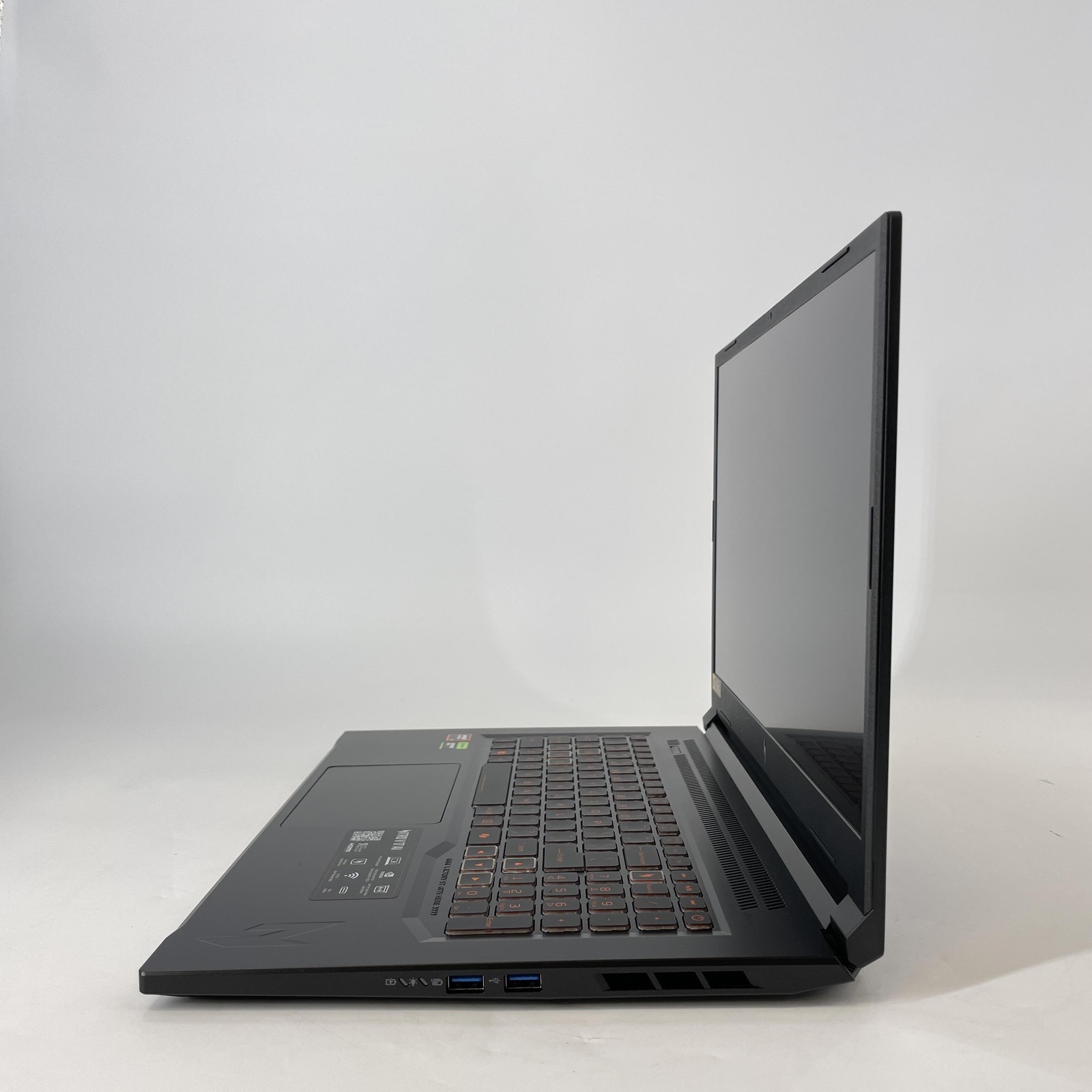 Acer Nitro V 17 AI 180Hz FHD 3.8 GHz Ryzen 7 260 16GB 1TB SSD RTX 5060 Excellent