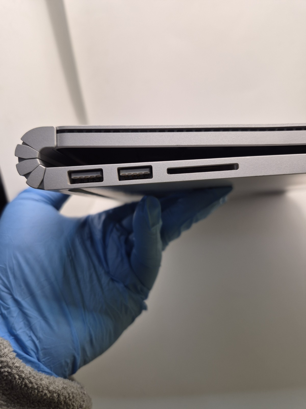 Microsoft Surface Book 2 13.5″ i5-7300U 2.7GHz 8GB RAM 128GB SSD Win 10 Pro