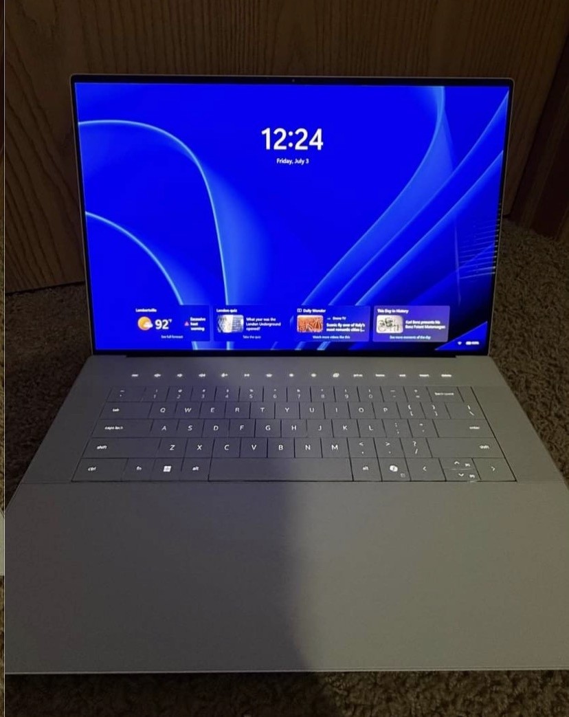 Dell 16 (XPS 16) Premium, 4K OLED Touch, Ultra 7 255H 32GB 1TB RTX 5050