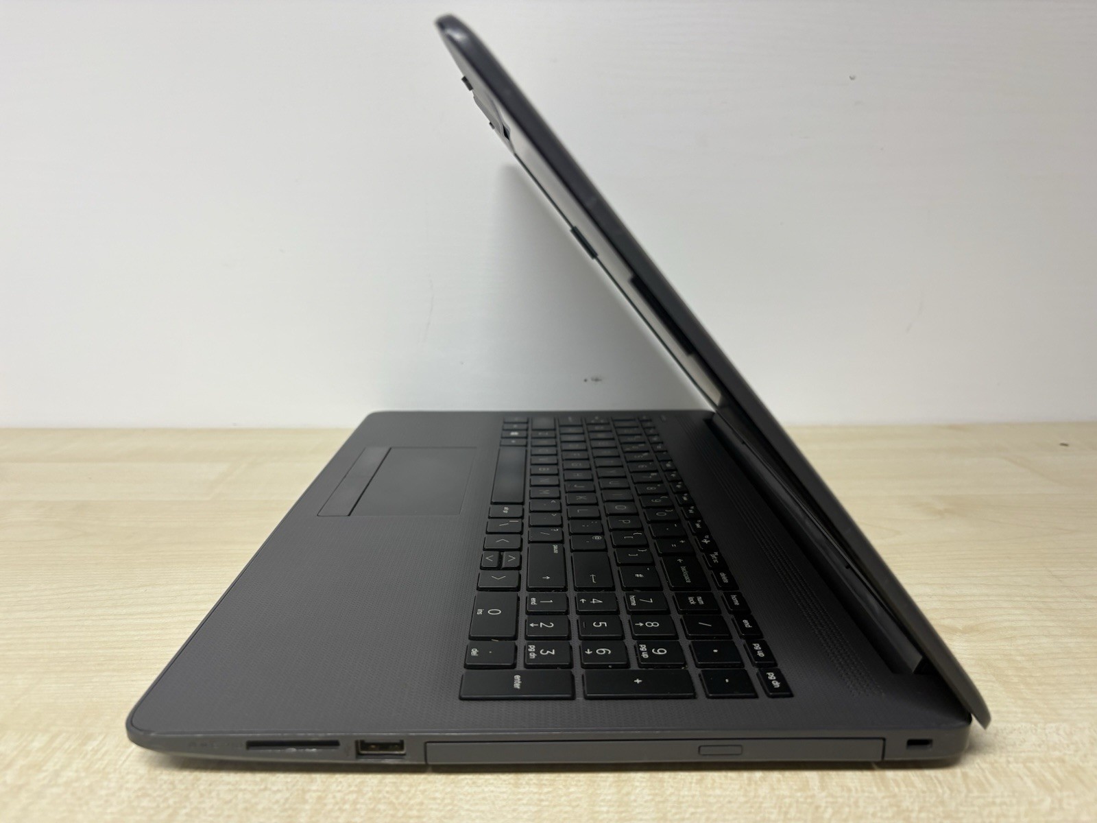 HP 255 G7 AMD Ryzen 3 2200U Radeon Vega 2.5GHz 15.6″ 8GB 256GB SSD Win 10 READ