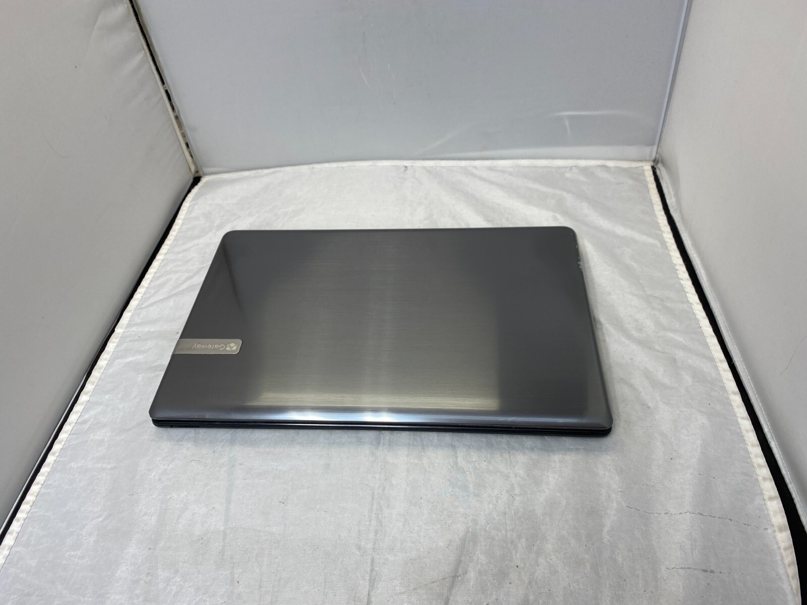 Gateway NV570P 26u 15″ touch laptop intel i3 3rd gen 6gbs ram