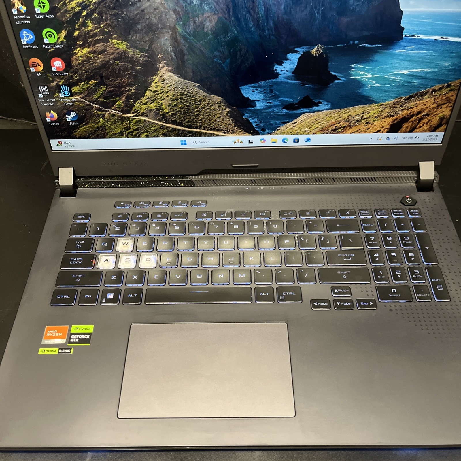 Asus ROG Strix 17.5” 16GB RAM/928GB SSD W/ Aicheson 5 Fan Panel