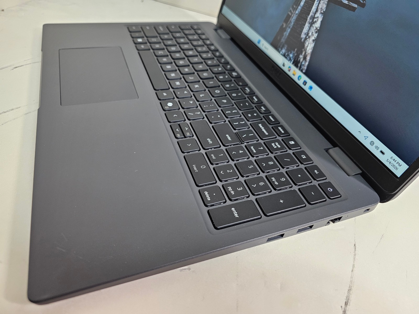 Dell Latitude 3550 Laptop – i7-1355U 16GB 512GB Cam 15.6″ – Dell ProSupport 8/27