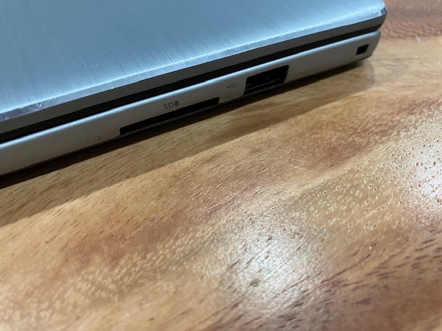 Dell Inspiron 15-7579 15.6″ i7-7500U 8GB 256GB Windows 10 Home TOUCHSCREEN 2 in1