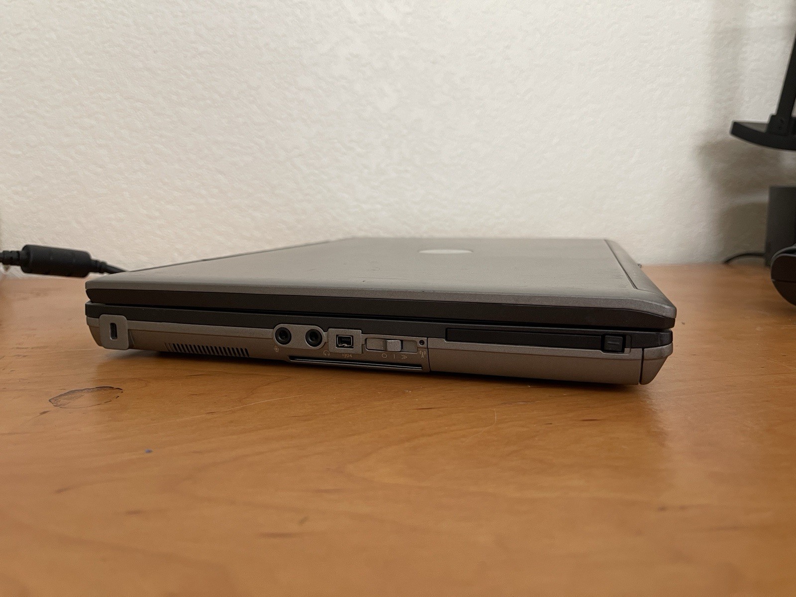 DELL D630 D620 14″ Windows XP Laptop 1.7Ghz, 3GB, 120 GB SSD, DVD, RS232 Serial