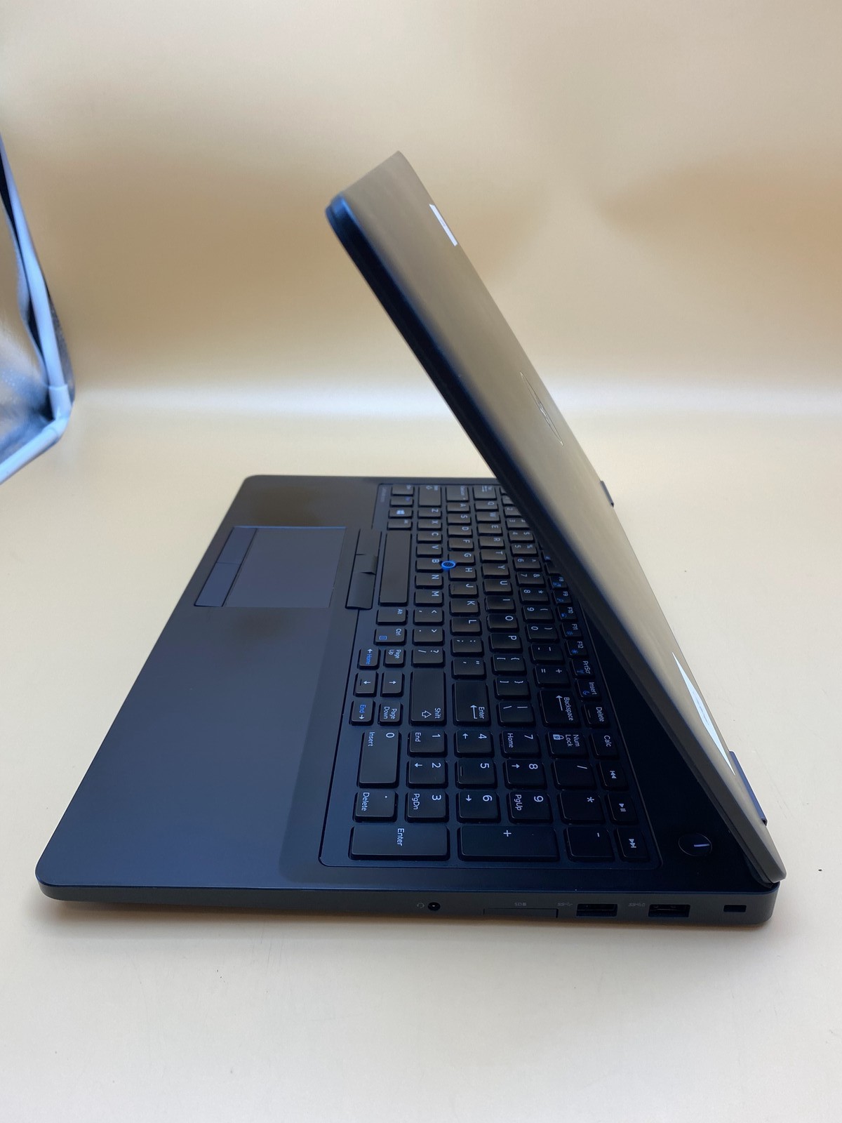 Dell Latitude E5570 Laptop Intel Core i3 6100U 2.3GHz 4GB RAM – No HDD