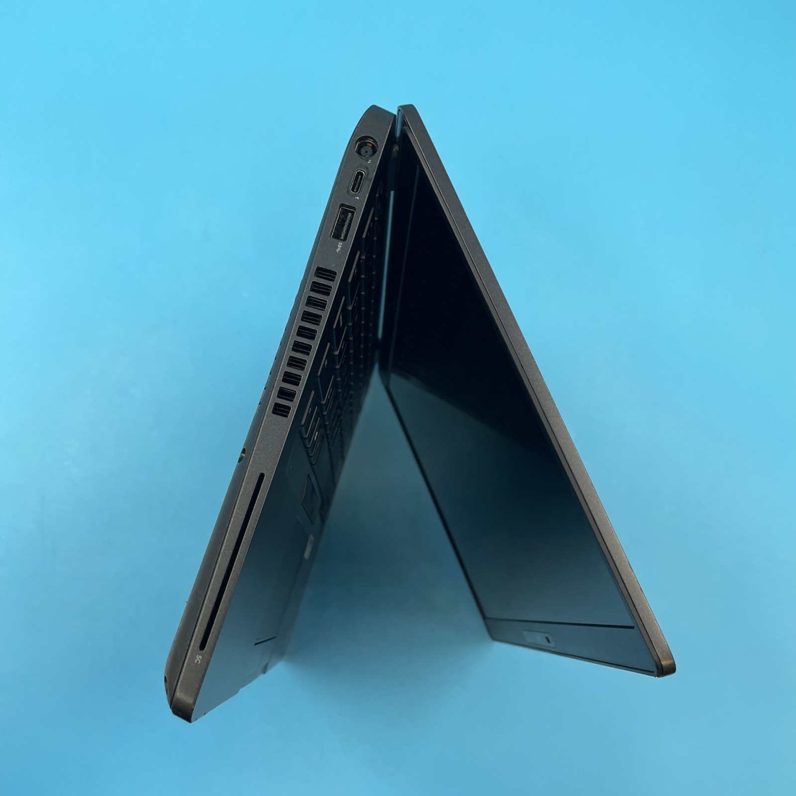 Dell Latitude 5400 | i7-8665U | 16GB RAM | NO DRIVE | Radeon 540X | NO OS | 79%