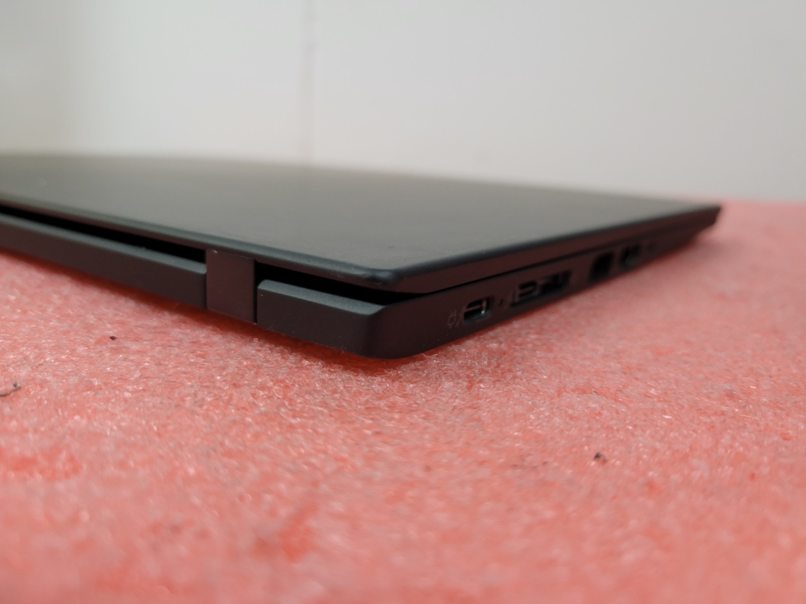 Lenovo ThinkPad X1 Carbon Gen 8 14″ i7-10510U 16GB RAM 512GB SSD | C1076