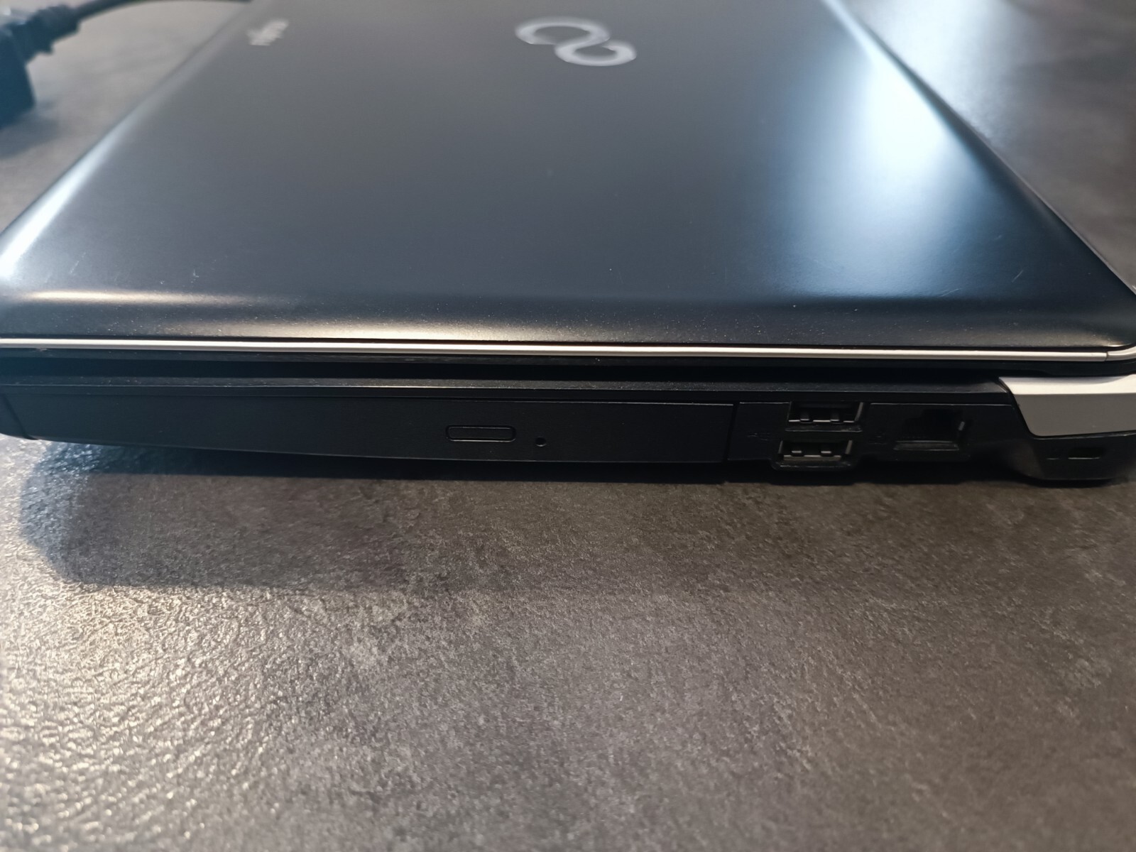 Fujitsu Lifebook Notebook Laptop LH531 i7-2410M 2.3GHz