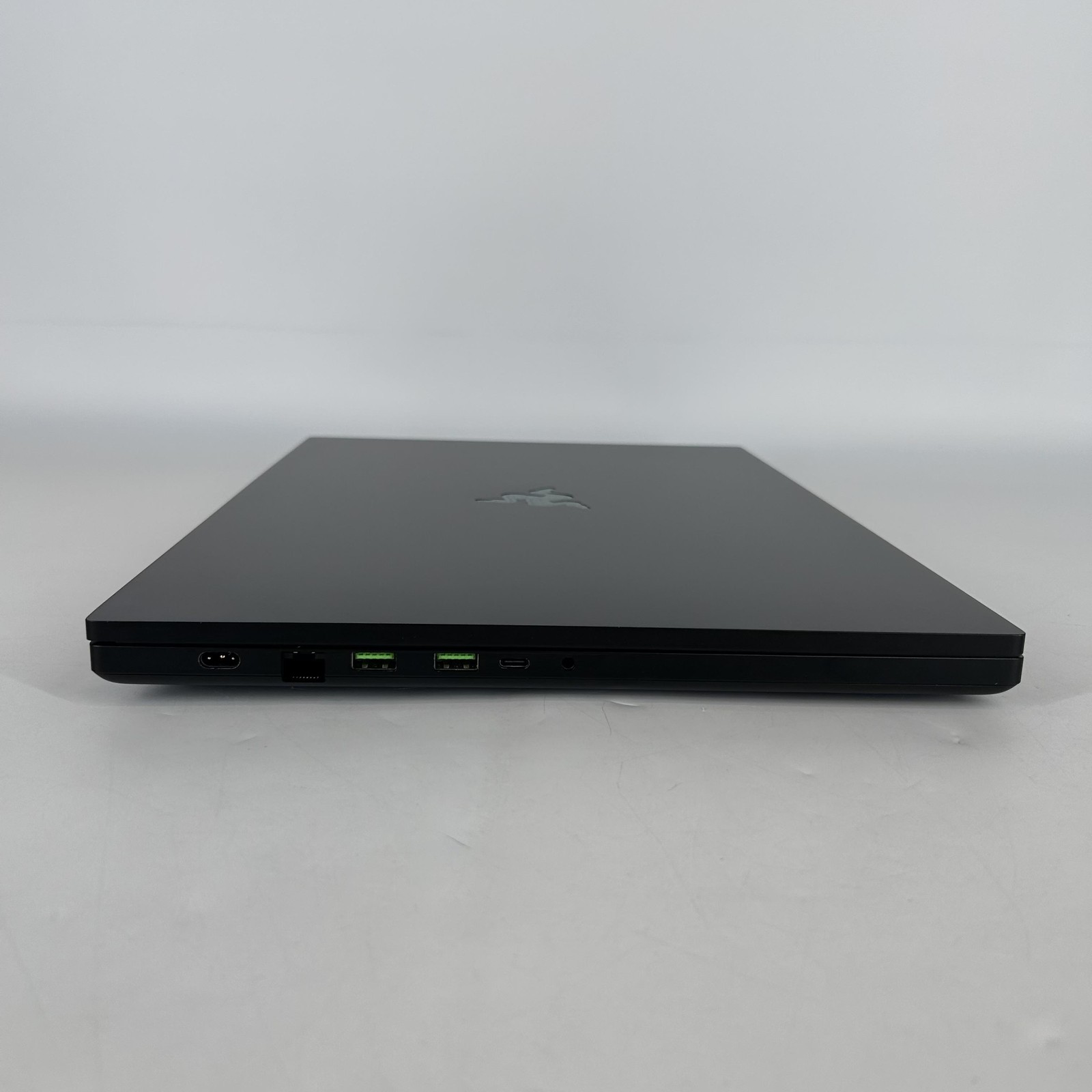 Razer Blade 18 240Hz QHD+ 2.2 GHz i9-13950HX 16GB 512GB SSD RTX 4090 FRAME GAP