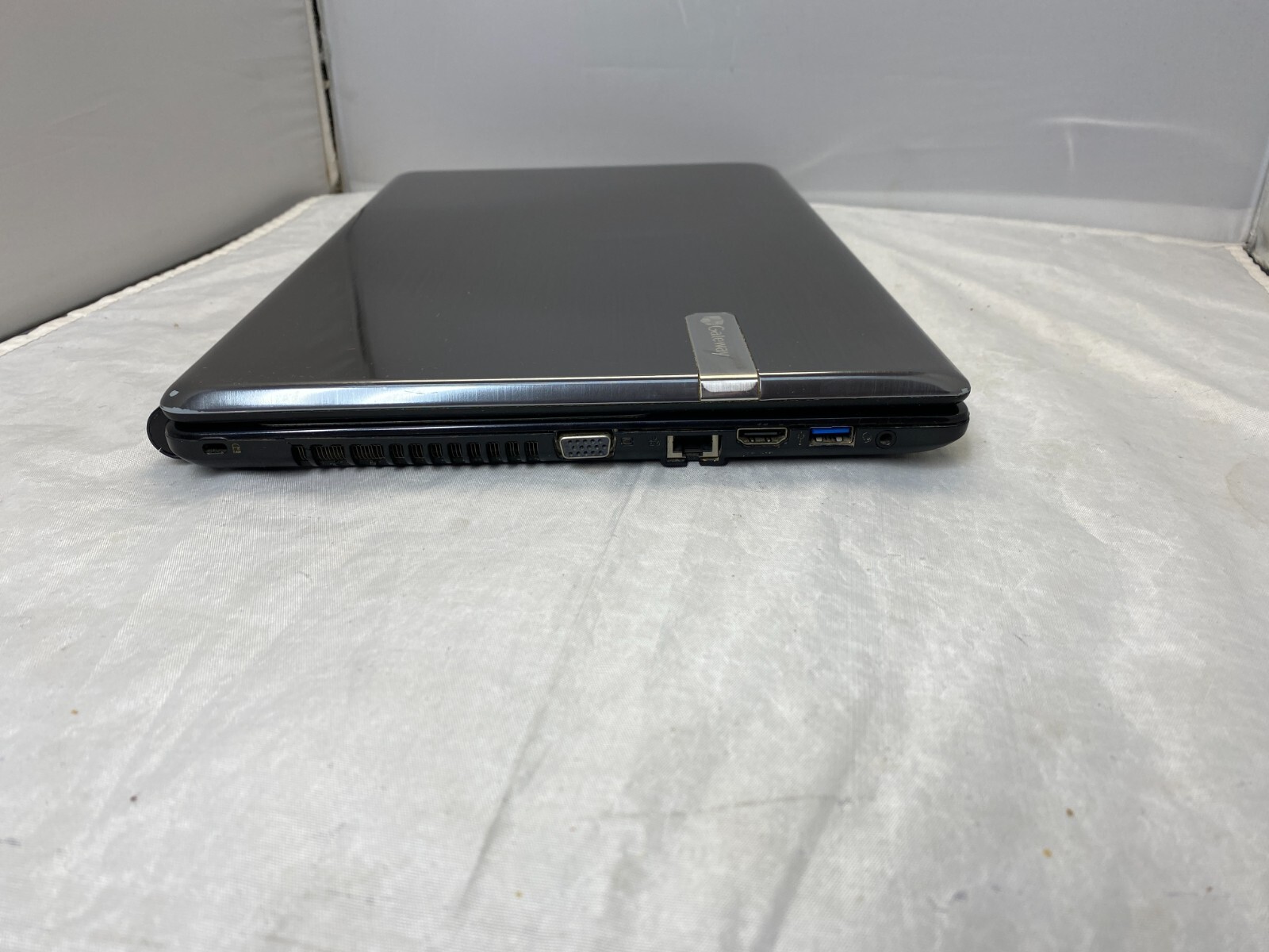 Gateway NV570P 26u 15″ touch laptop intel i3 3rd gen 6gbs ram