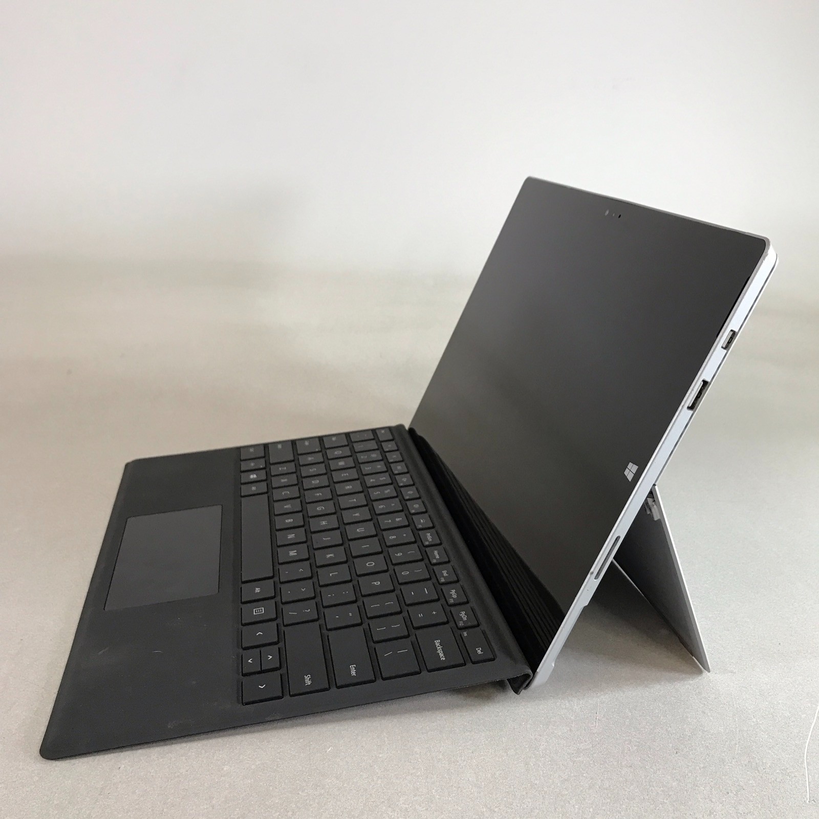 Microsoft Surface Pro 3 Intel i3-4020Y 4GB RAM 64 GB SSD Win 10 Pro