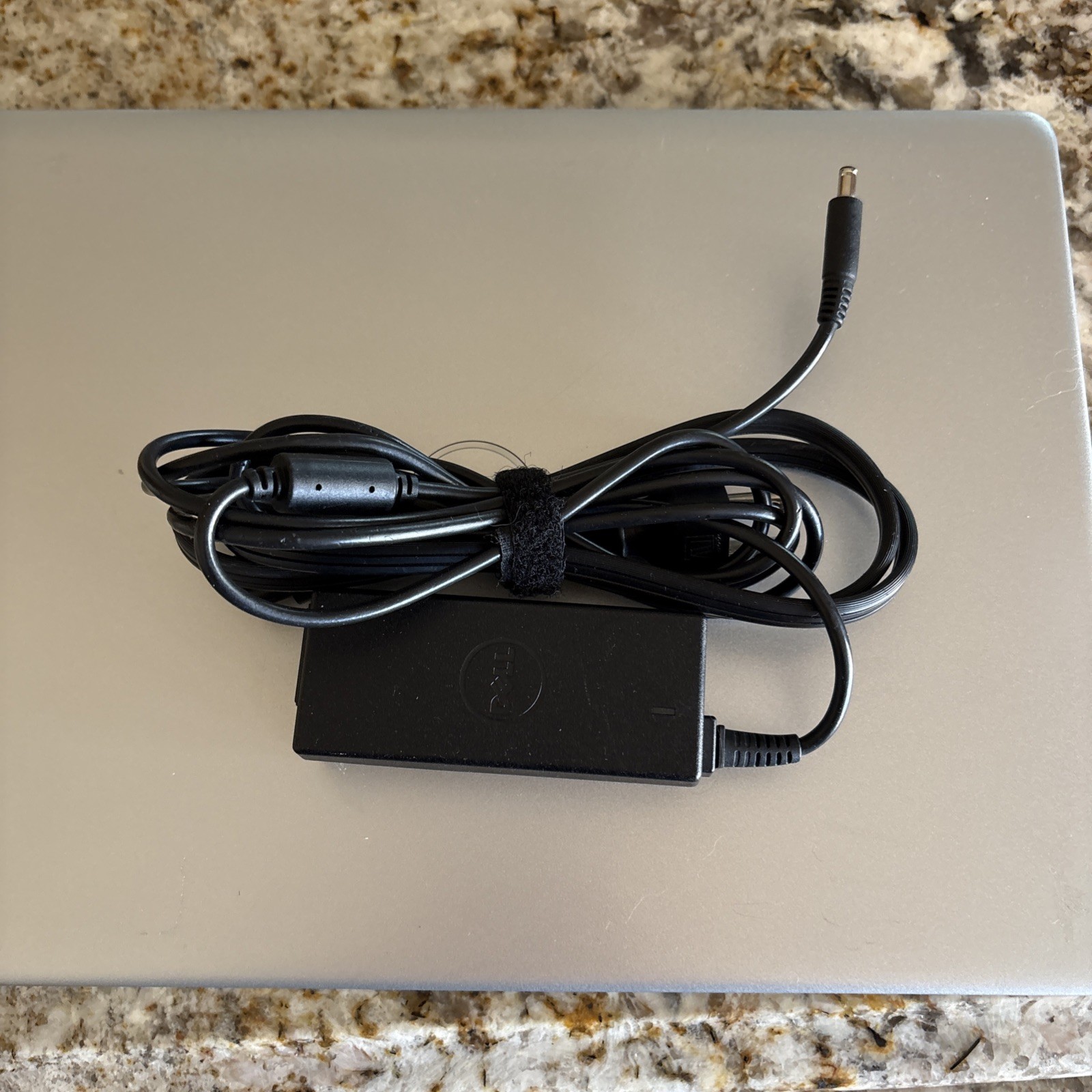 DELL INSPIRON 5493 Laptop 14″ i5 16gb/500/1tb Win11 Pro25H2/Office 2021-extras-1