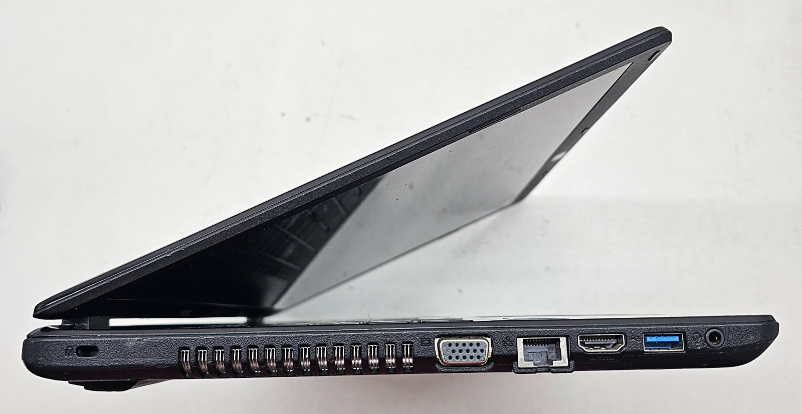 Acer Aspire E15 Touch E5-571P Laptop Intel i5-5200U 8GB Ram 1TB HDD NO OS (FL)