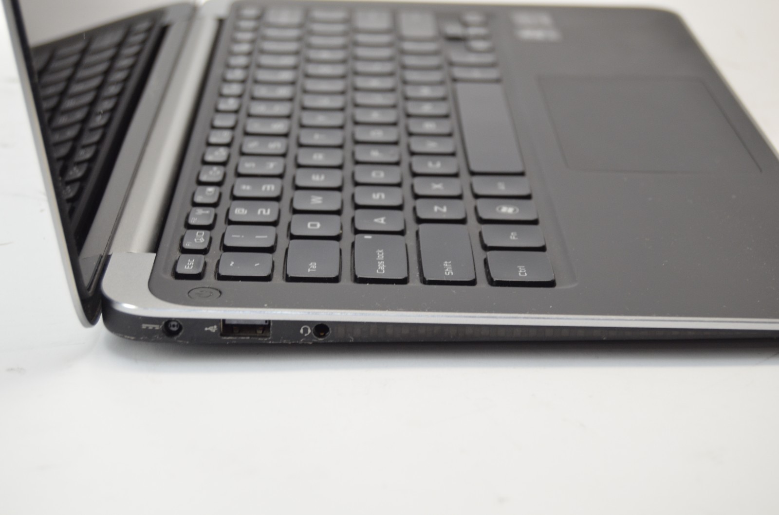 Dell XPS 13 L321X WXGA 13″ LAPTOP i5-2467M 1.6 GHz 4GB RAM NO HDD NO OS