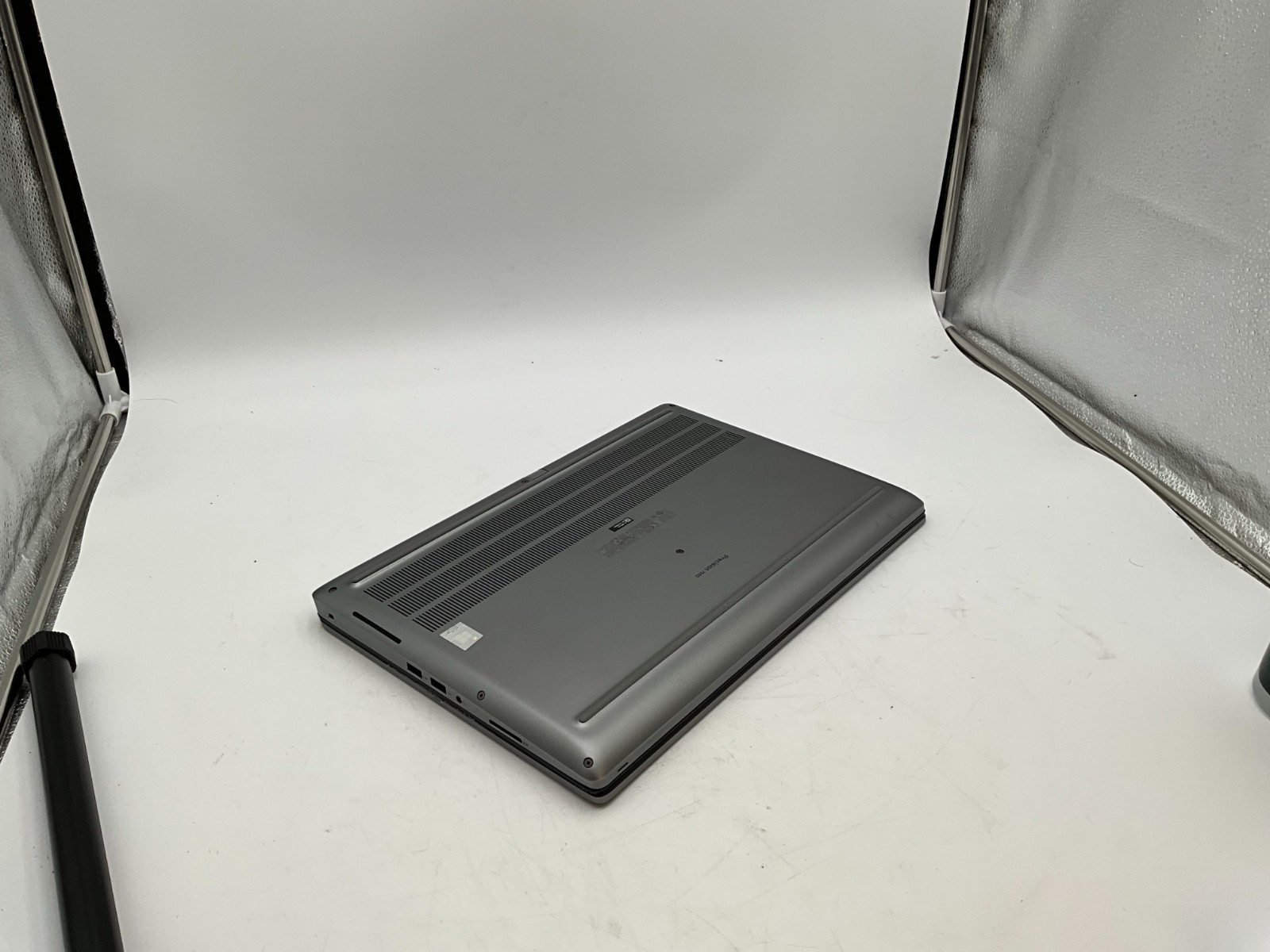 DELL Precision 7560 i7-11850H 2.50g 64GB 1TB T1200 15.6″ WIN11 *READ* 9R8J6J3