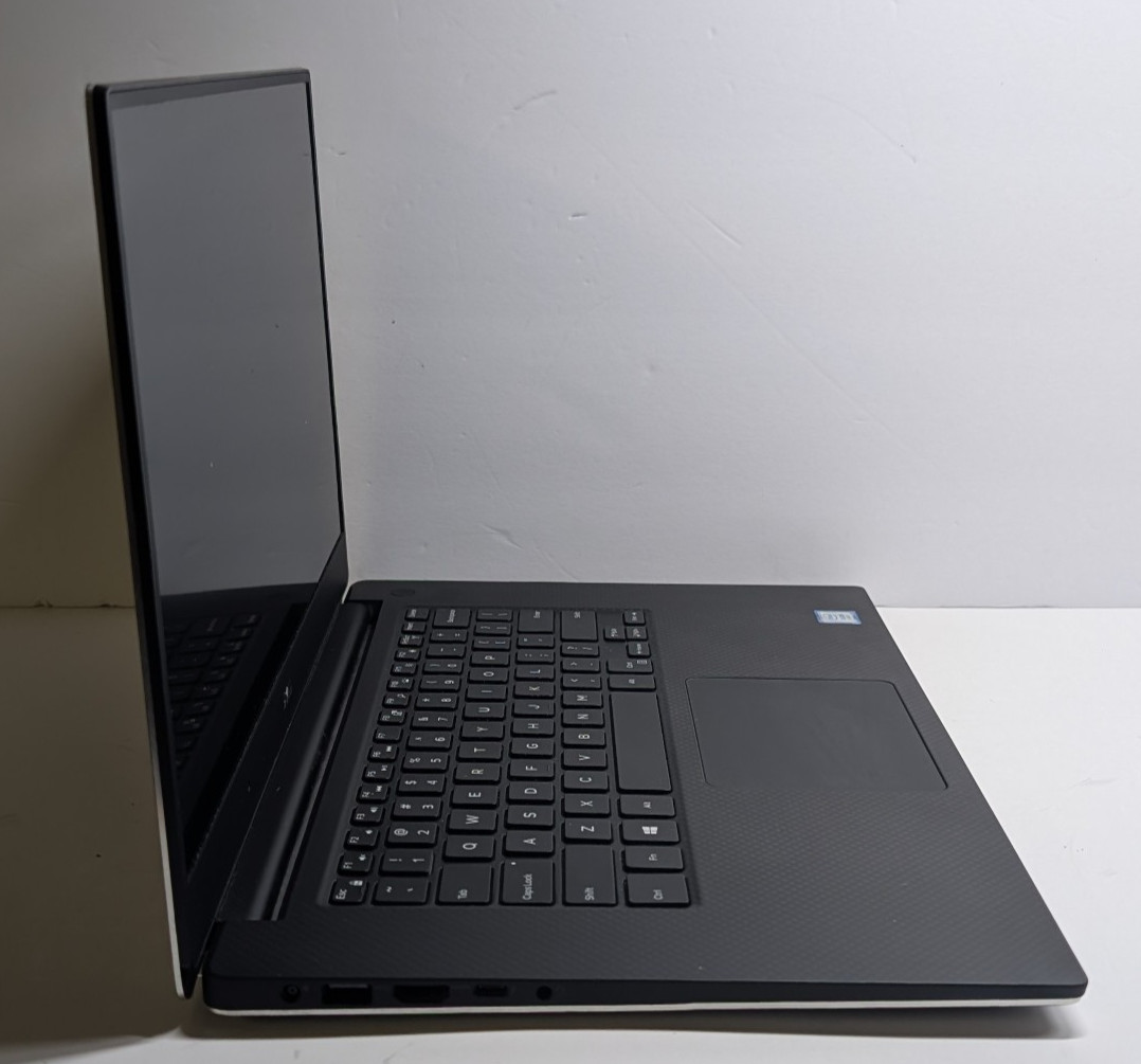 Dell Precision 5520 Intel Xeon E3-1505M v6 16GB 256GB NVMe Quadro M1200 Win10