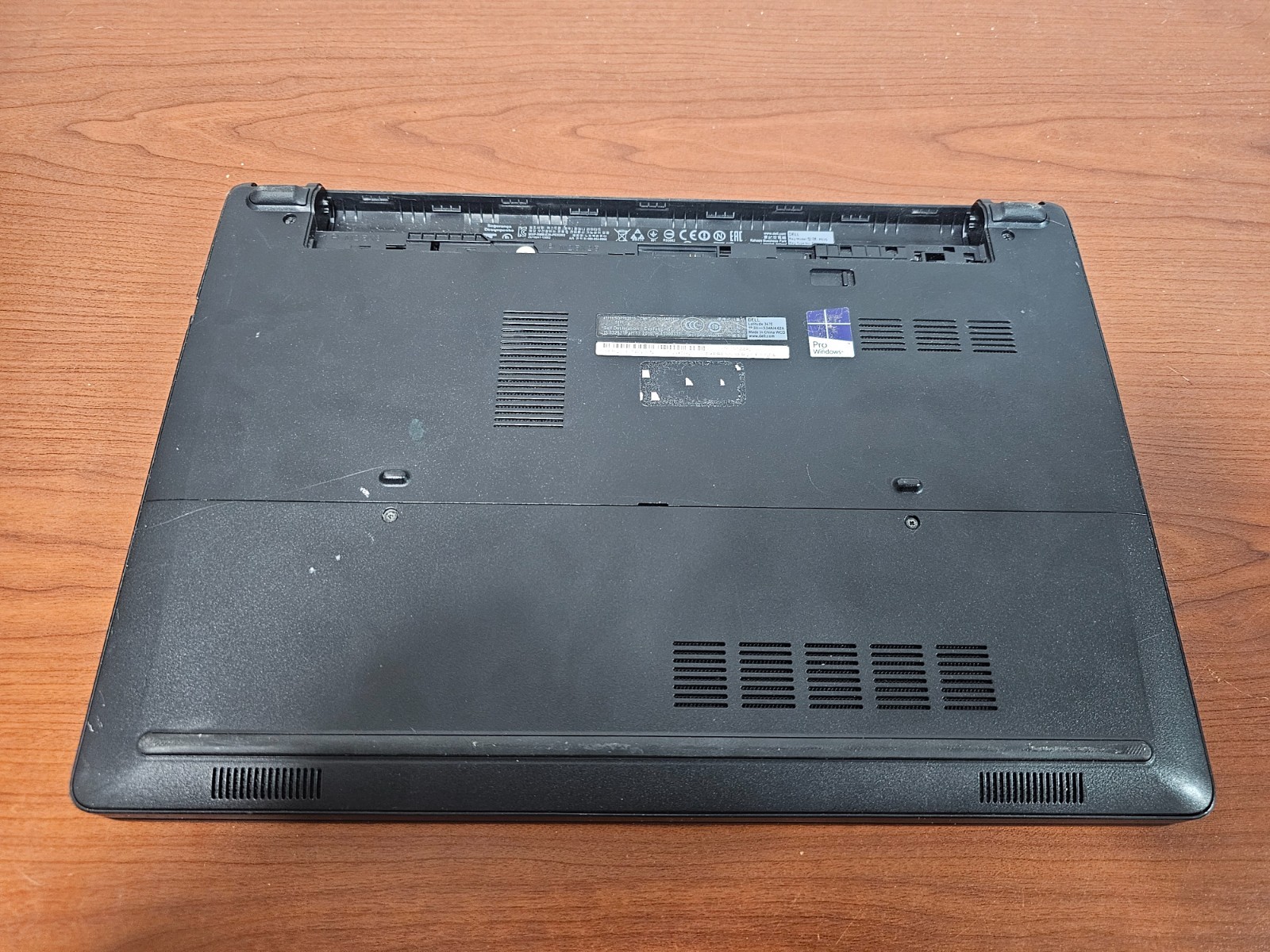 DELL Latitude 3470 Laptop (14″, i3-6100U, 8 GB/No HDD, No OS) – READ!