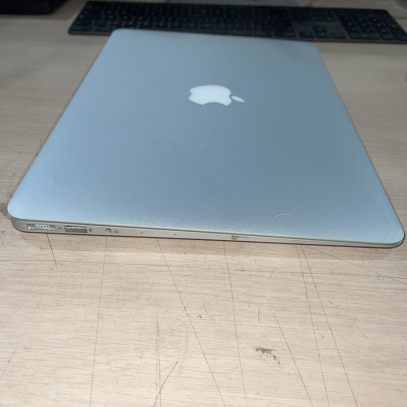 Apple Macbook Air MID 2013 13″ i5-4250U 1.3GHz 4gb RAM NO HD