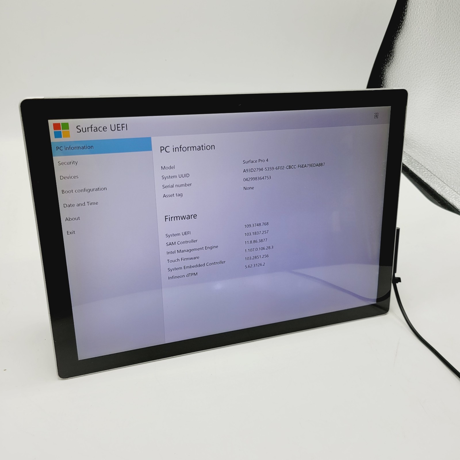 Microsoft Surface 1724 Core i5 6300U 2.9GHz 8GB RAM 128GB SSD 14″ **Boot to Bios