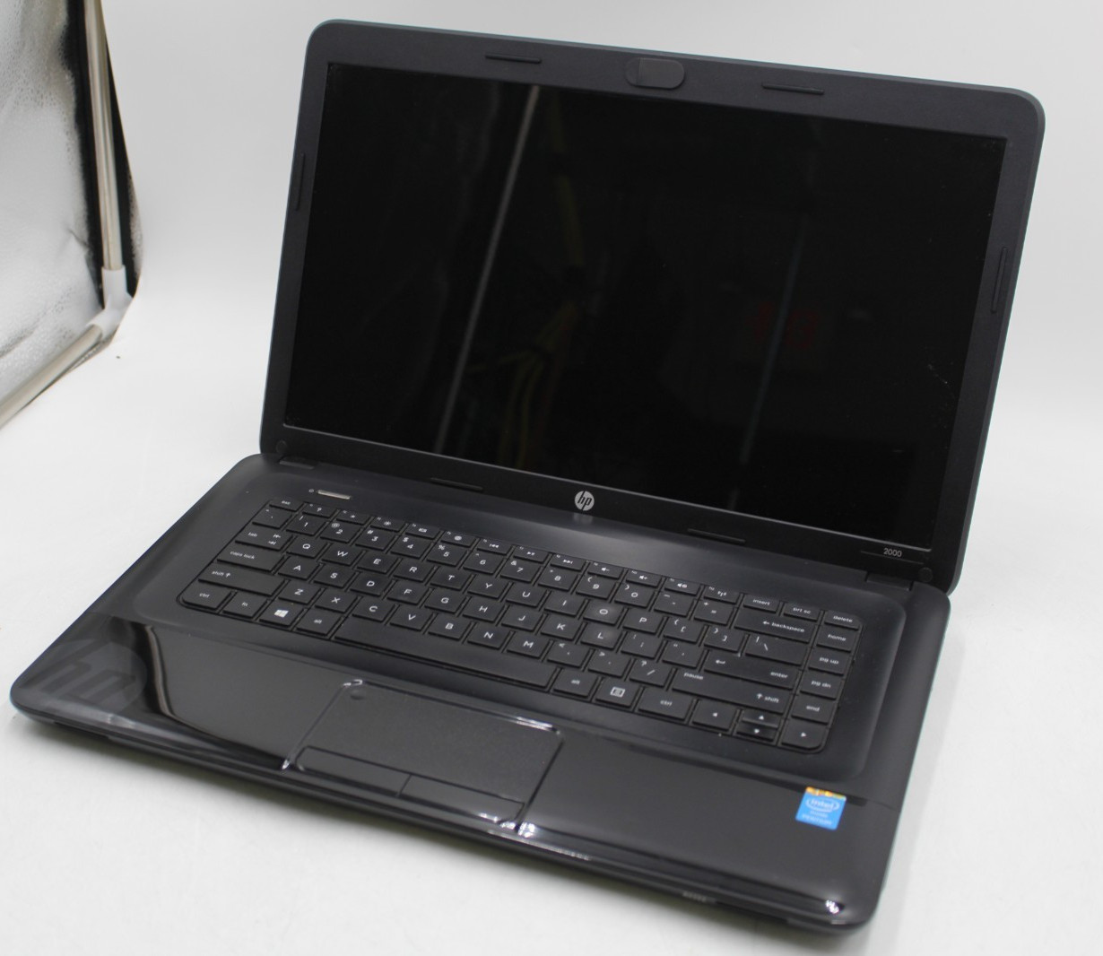 HP 2000 15.6in No HD No Caddy 4 GB RAM Intel Pentium CPU 2030M No OS