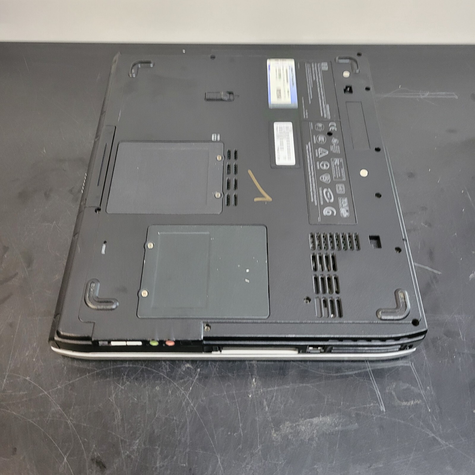 Compaq Presario 2100 15″ Intel Celeron 256 MB RAM 0 GB HDD