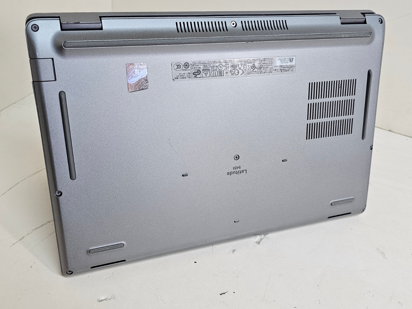 Dell Latitude 5431 Laptop – i7-1270P 16GB 512GB SSD Webcam 14″ Touchscreen – SP1