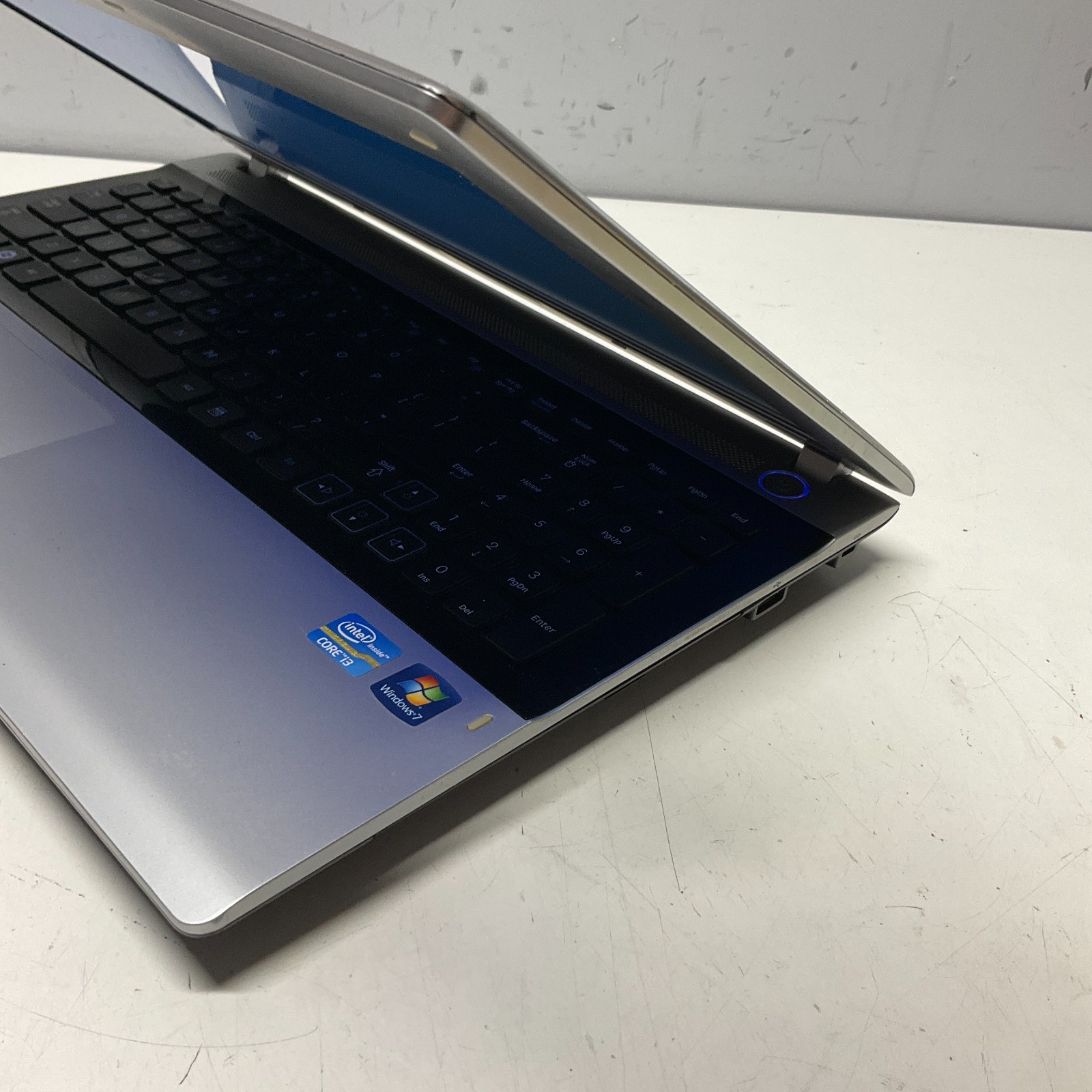 Samsung NP-RV520 Laptop – Intel i3-2310M – 4GB RAM – 640GB HDD Windows 10 Pro